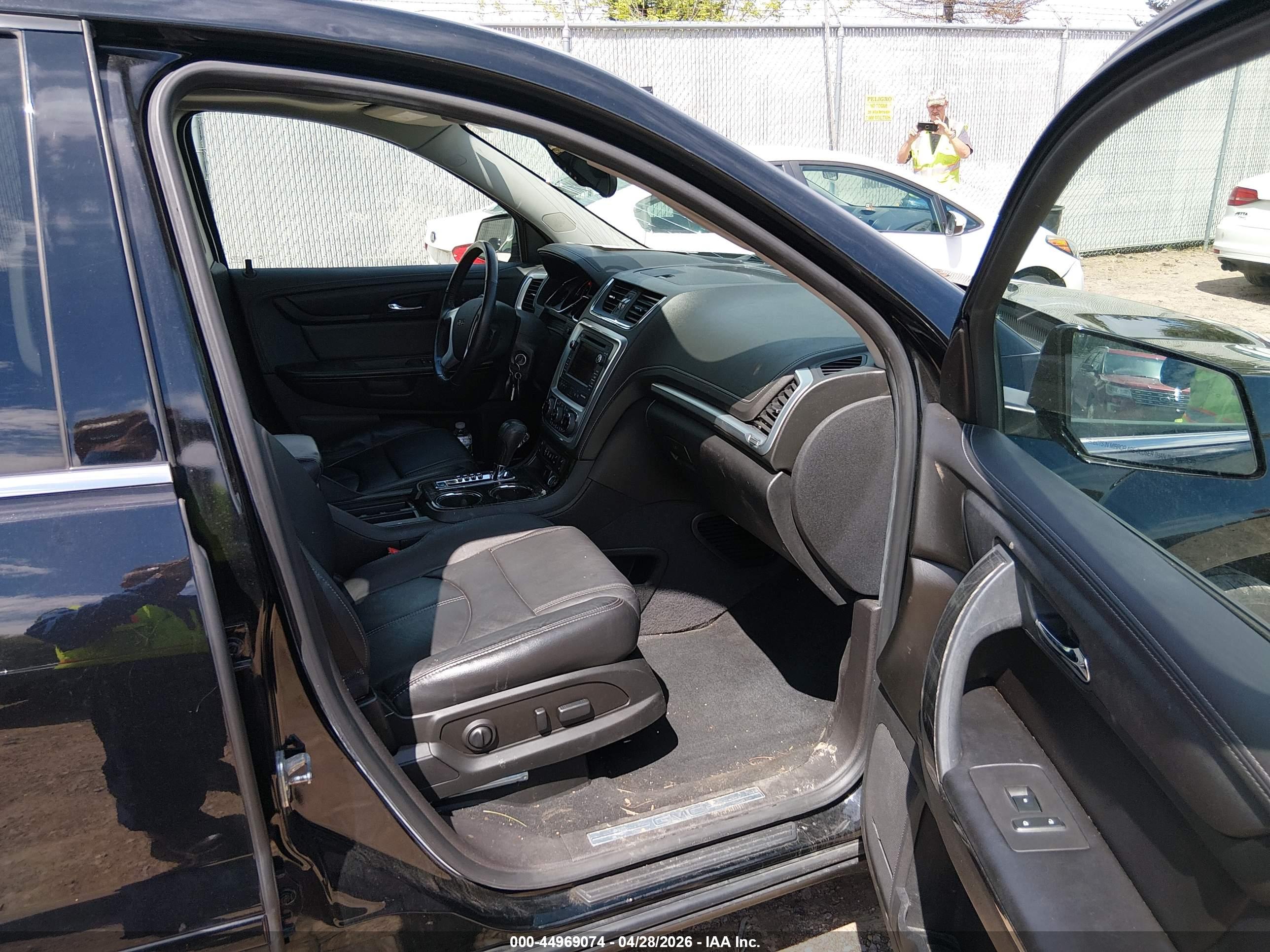 GMC ACADIA image 5