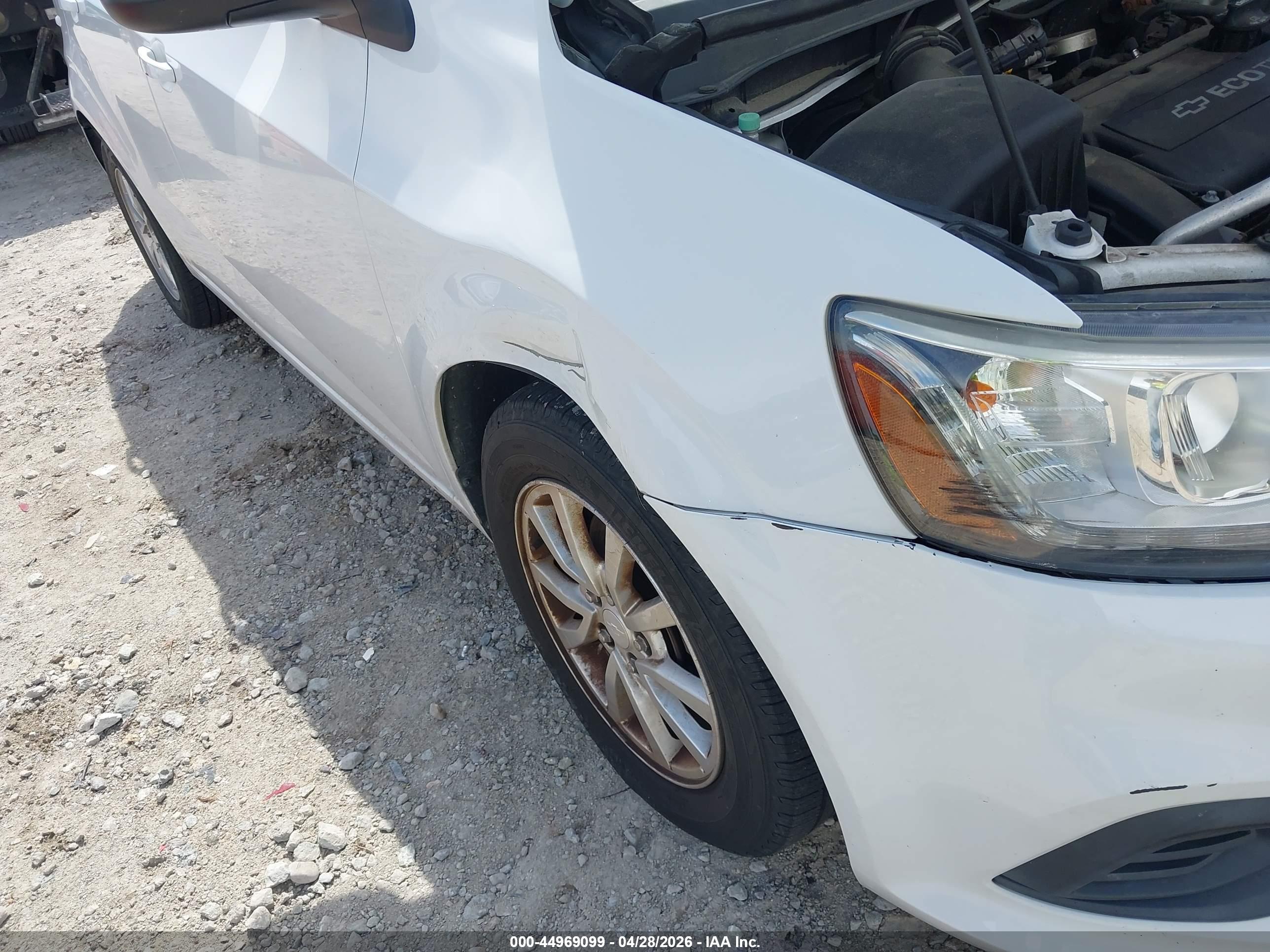 CHEVROLET SONIC image 6