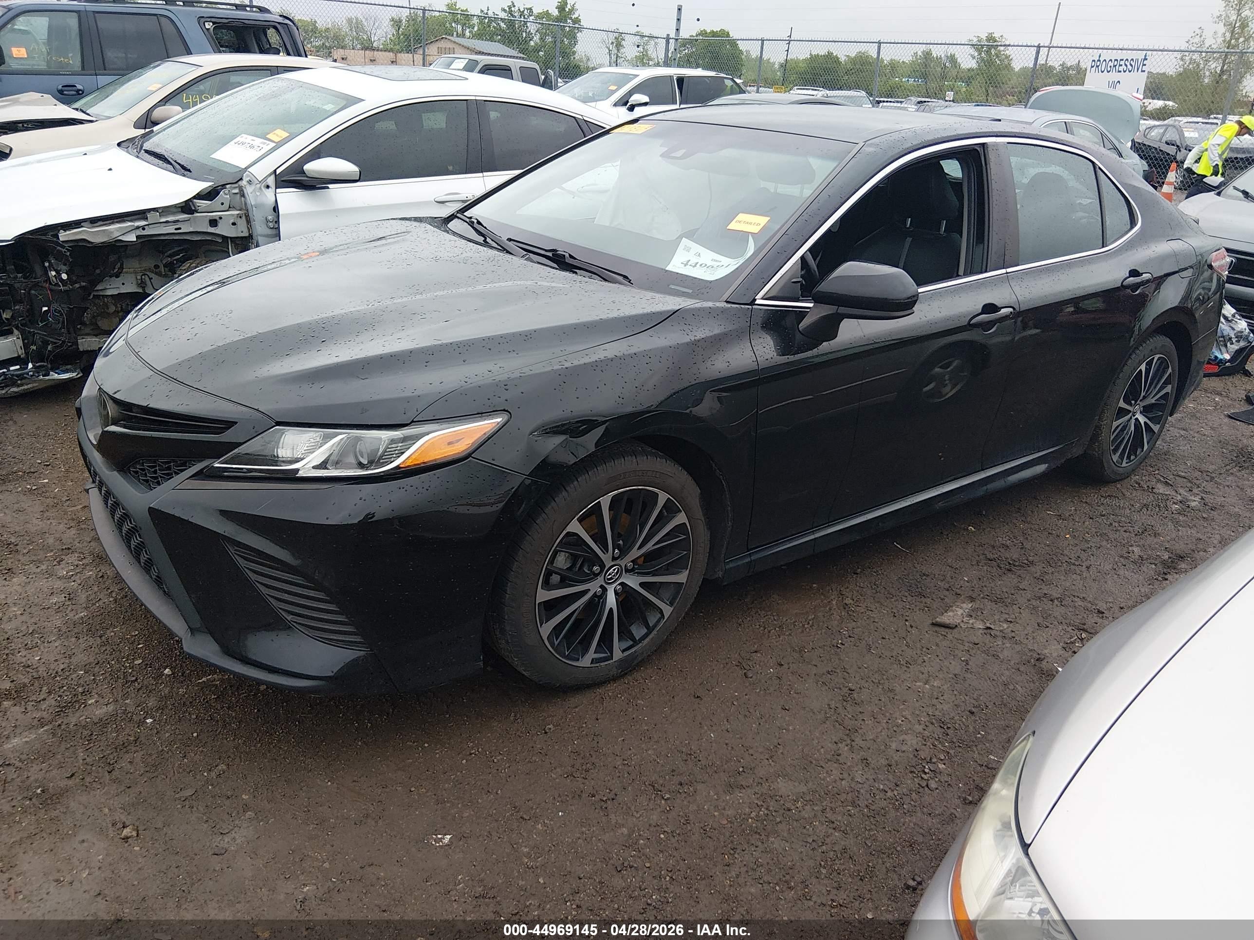 TOYOTA CAMRY image 2