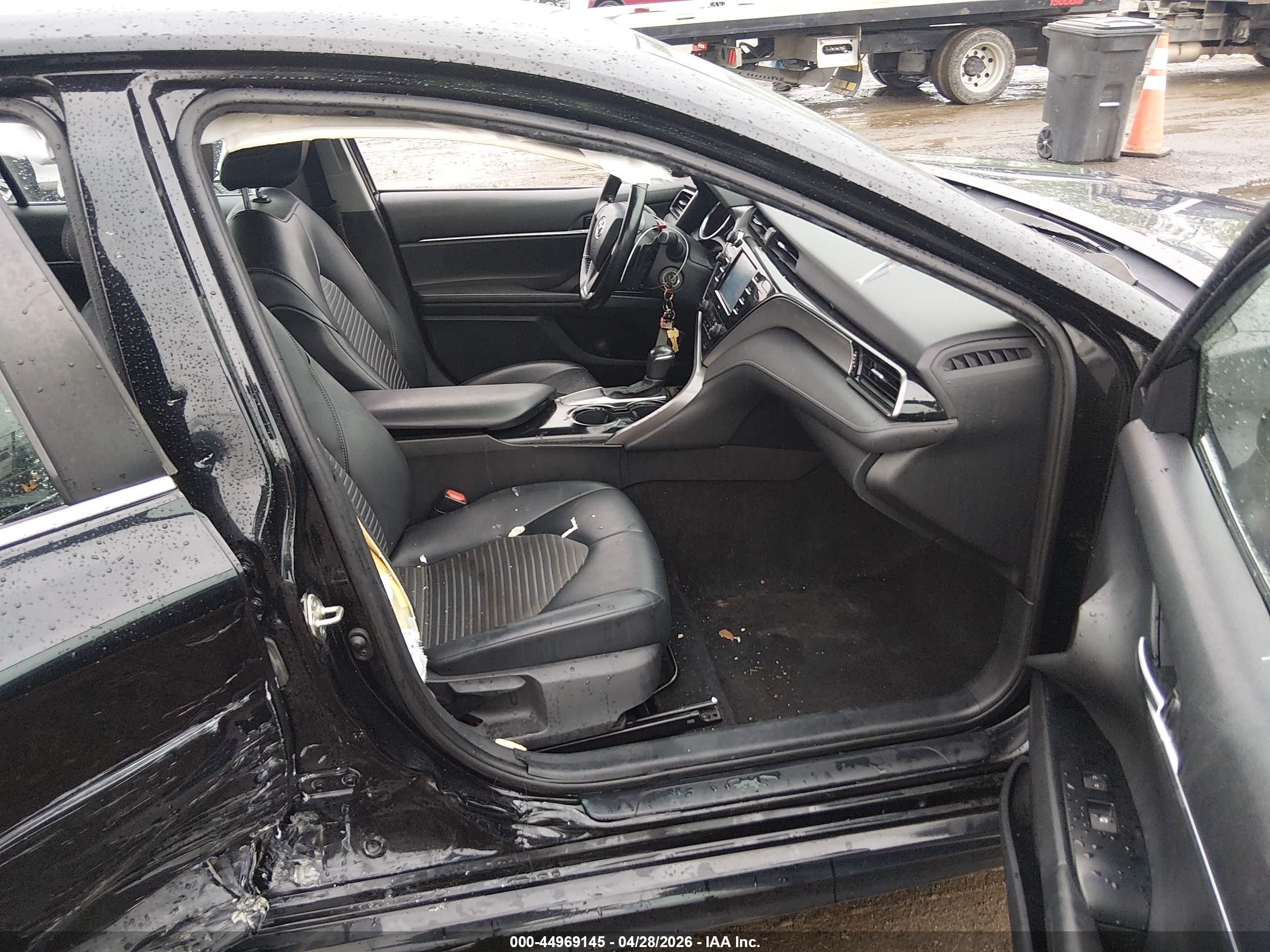 TOYOTA CAMRY image 5