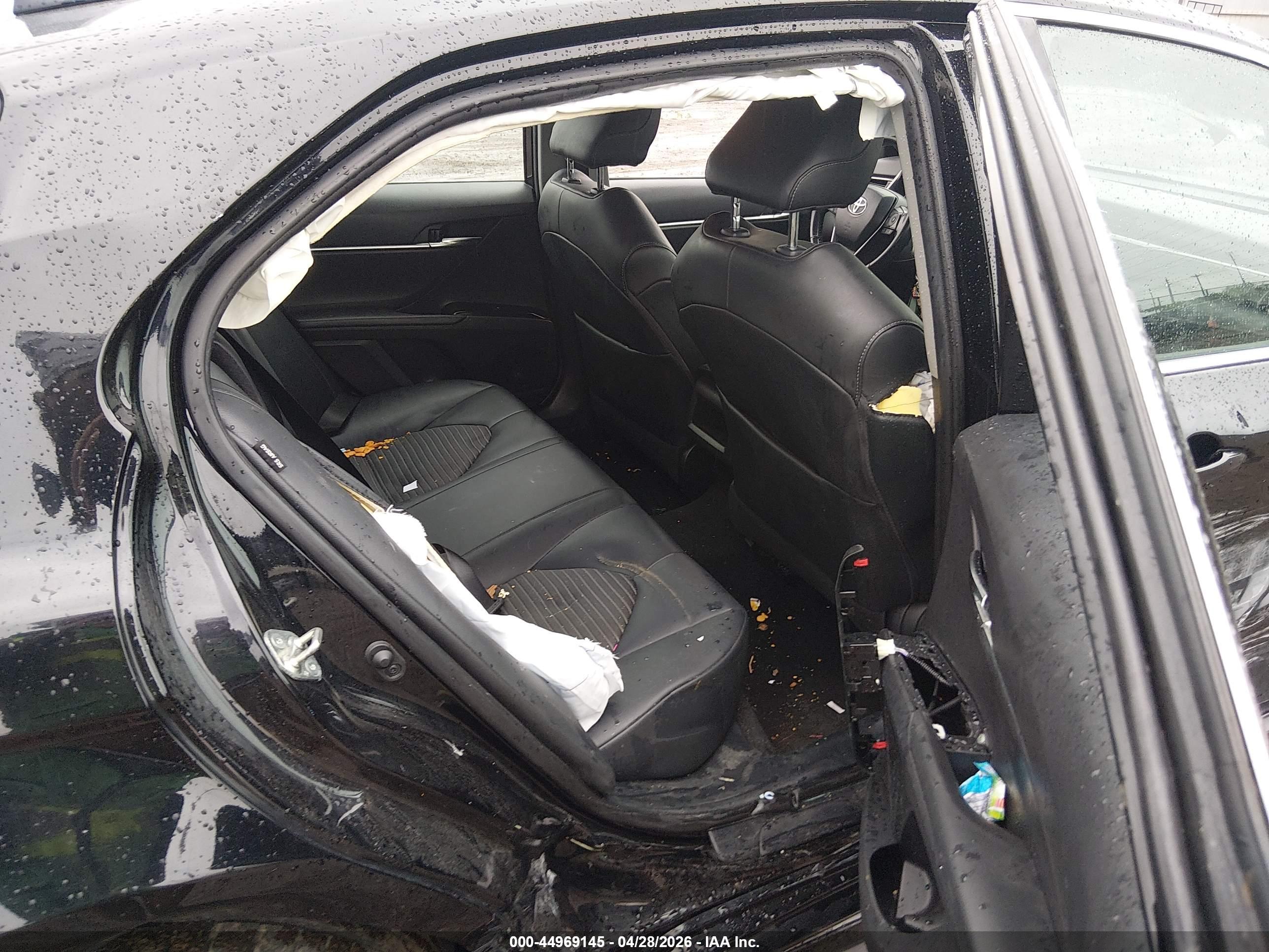 TOYOTA CAMRY image 8