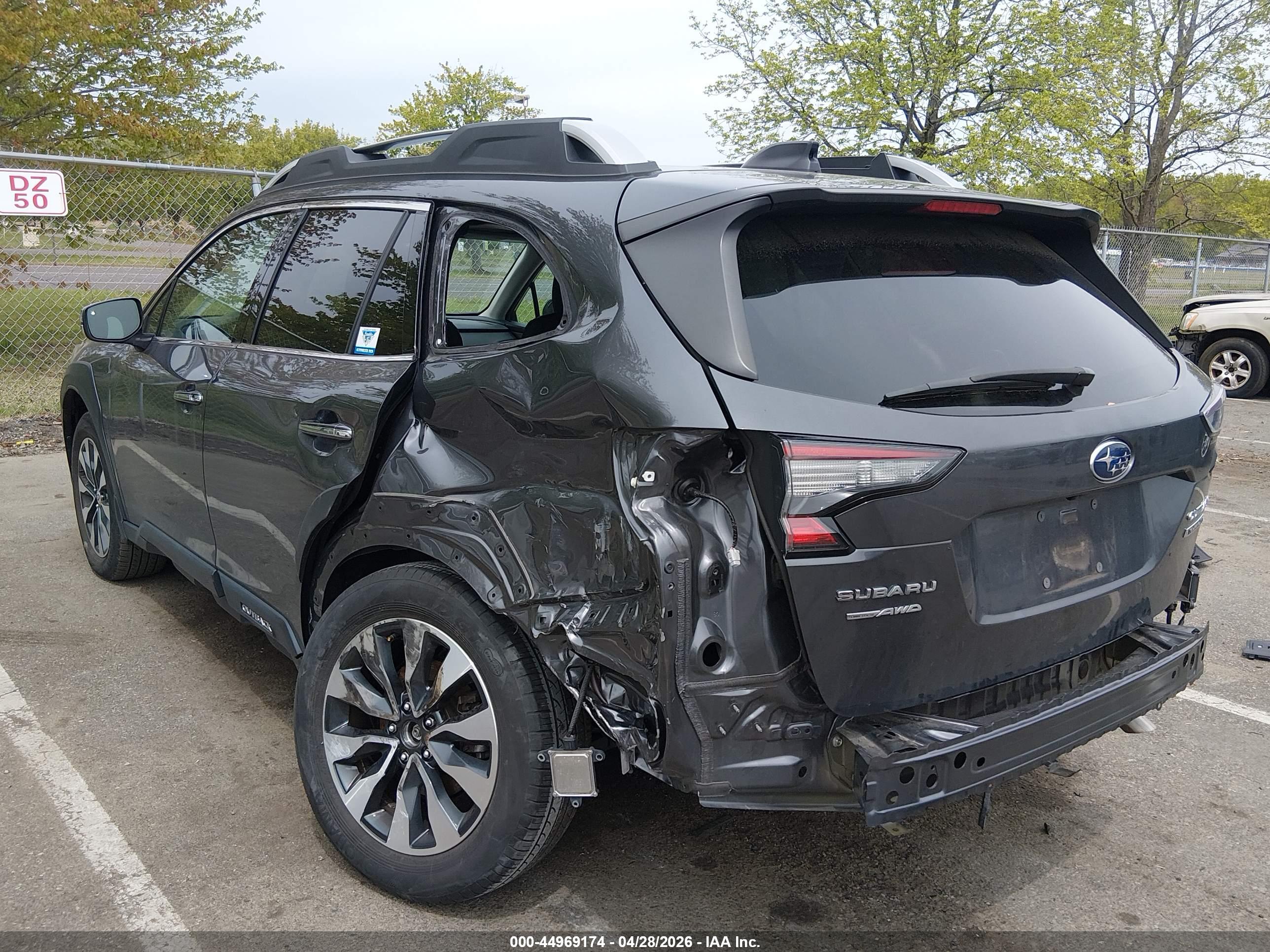 SUBARU OUTBACK image 3