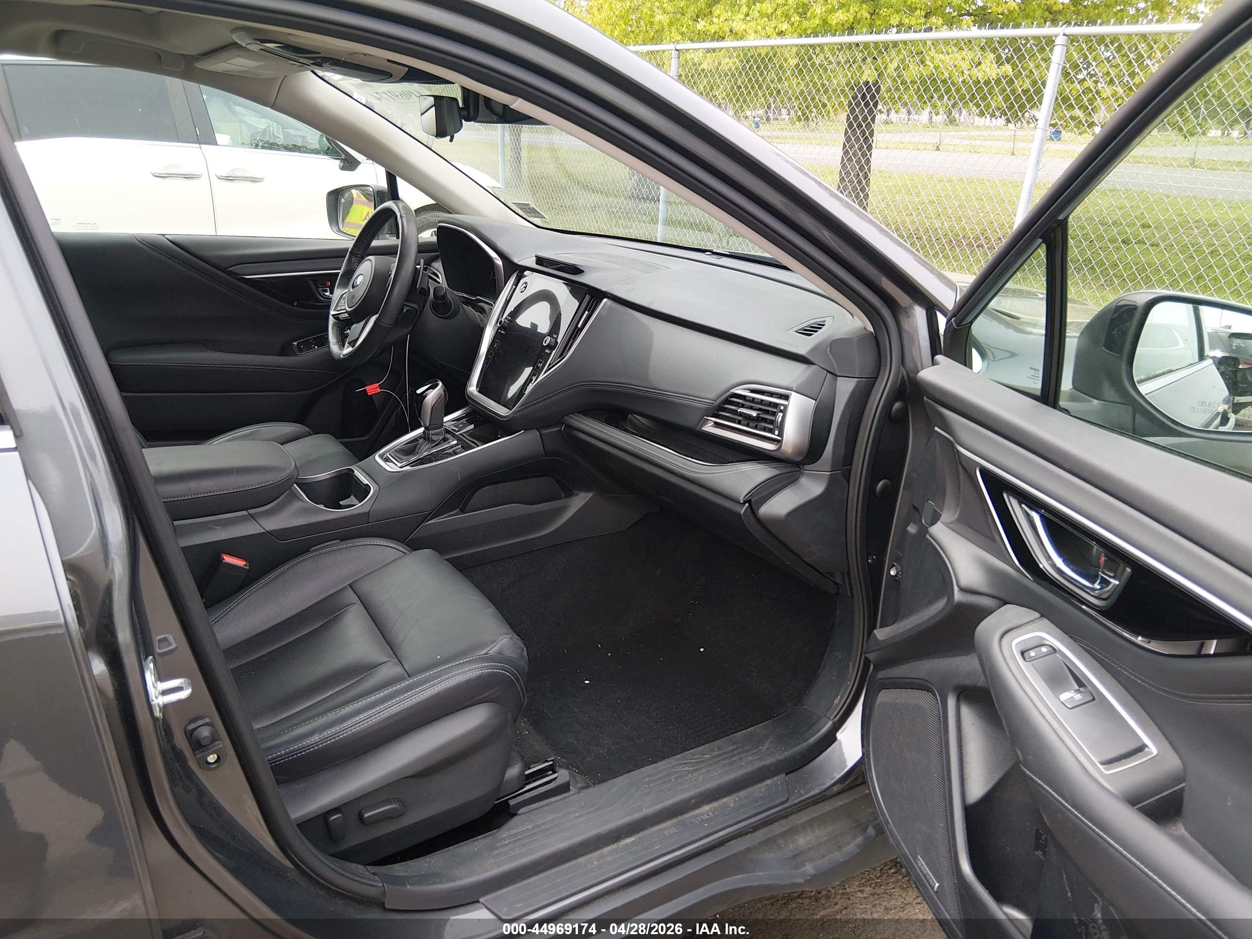 SUBARU OUTBACK image 5