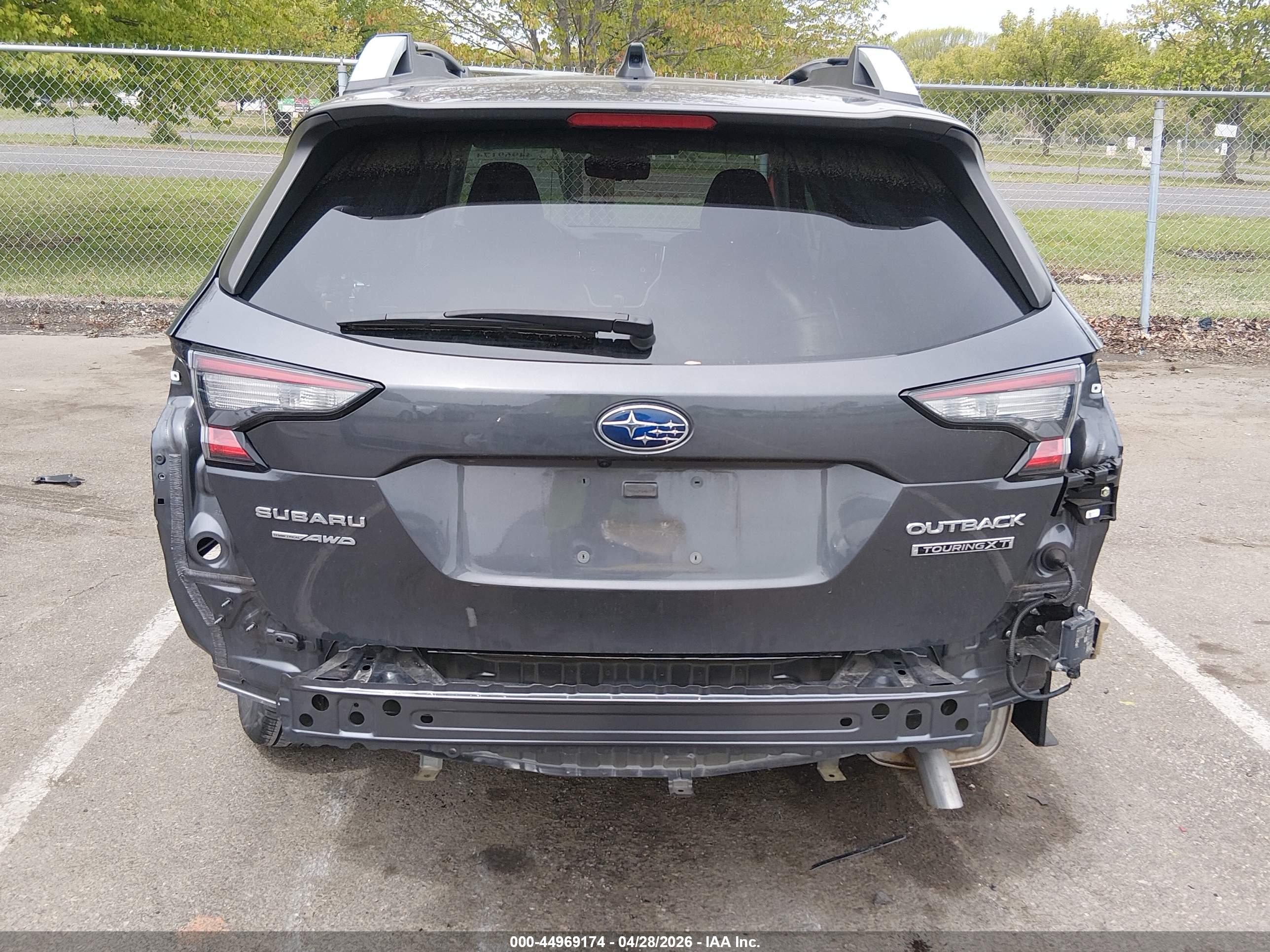 SUBARU OUTBACK image 6
