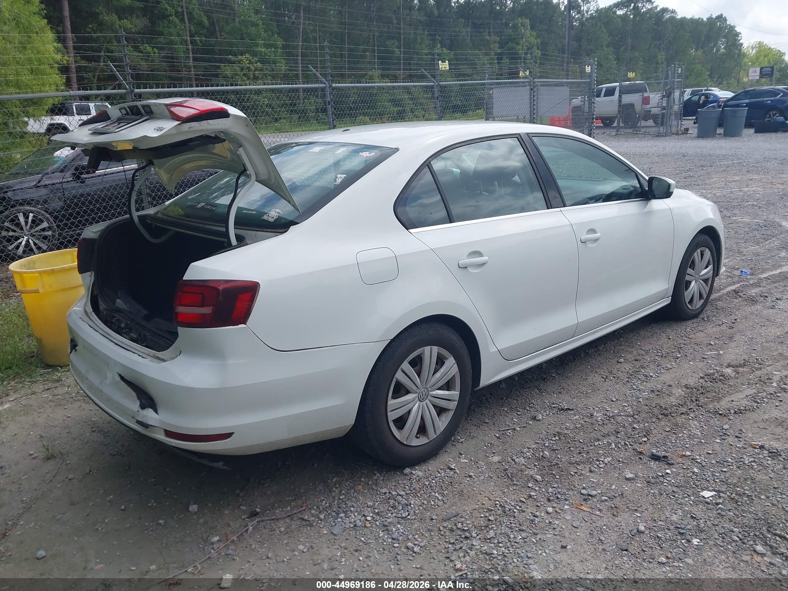 VOLKSWAGEN JETTA image 4