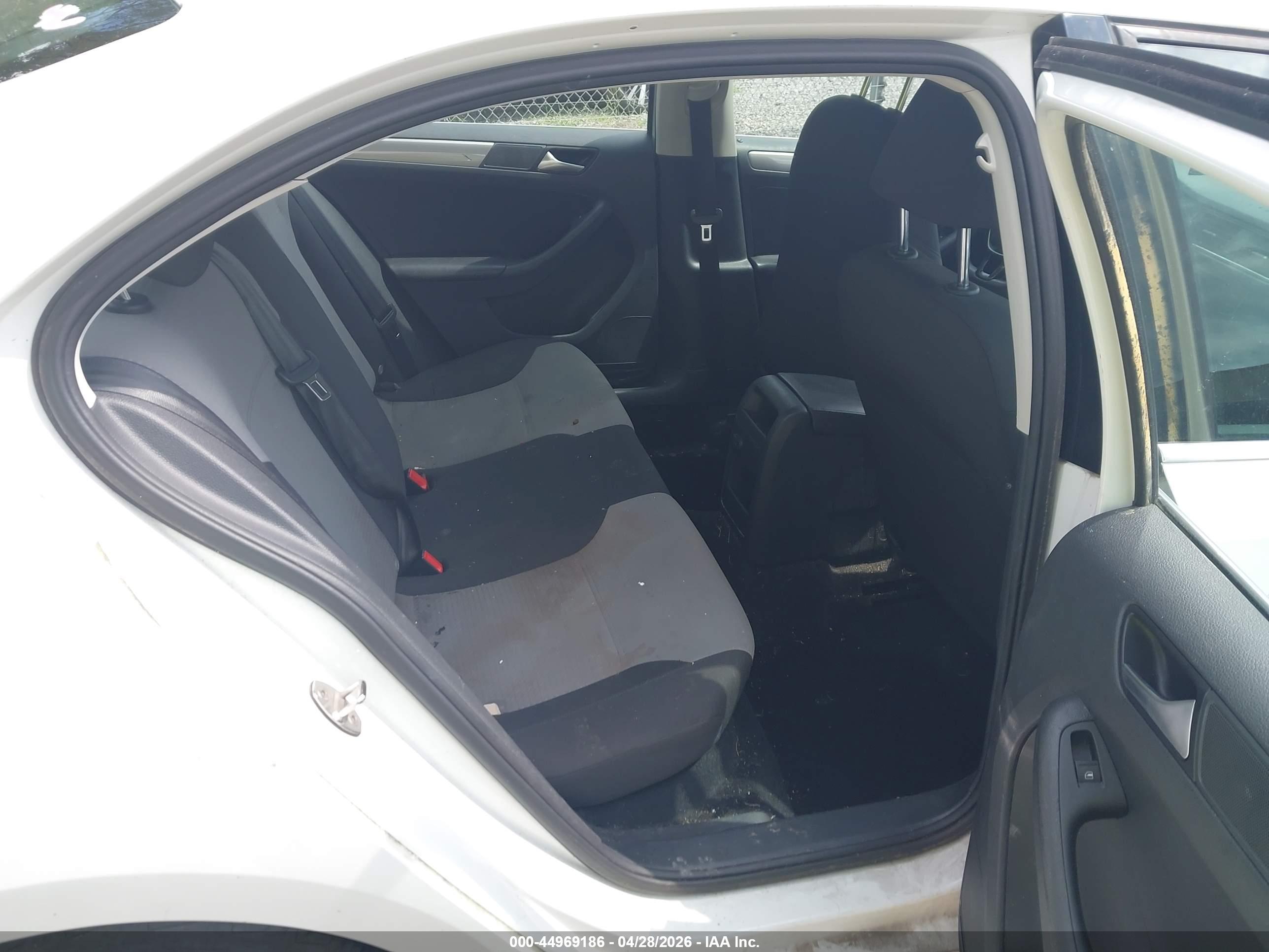VOLKSWAGEN JETTA image 8