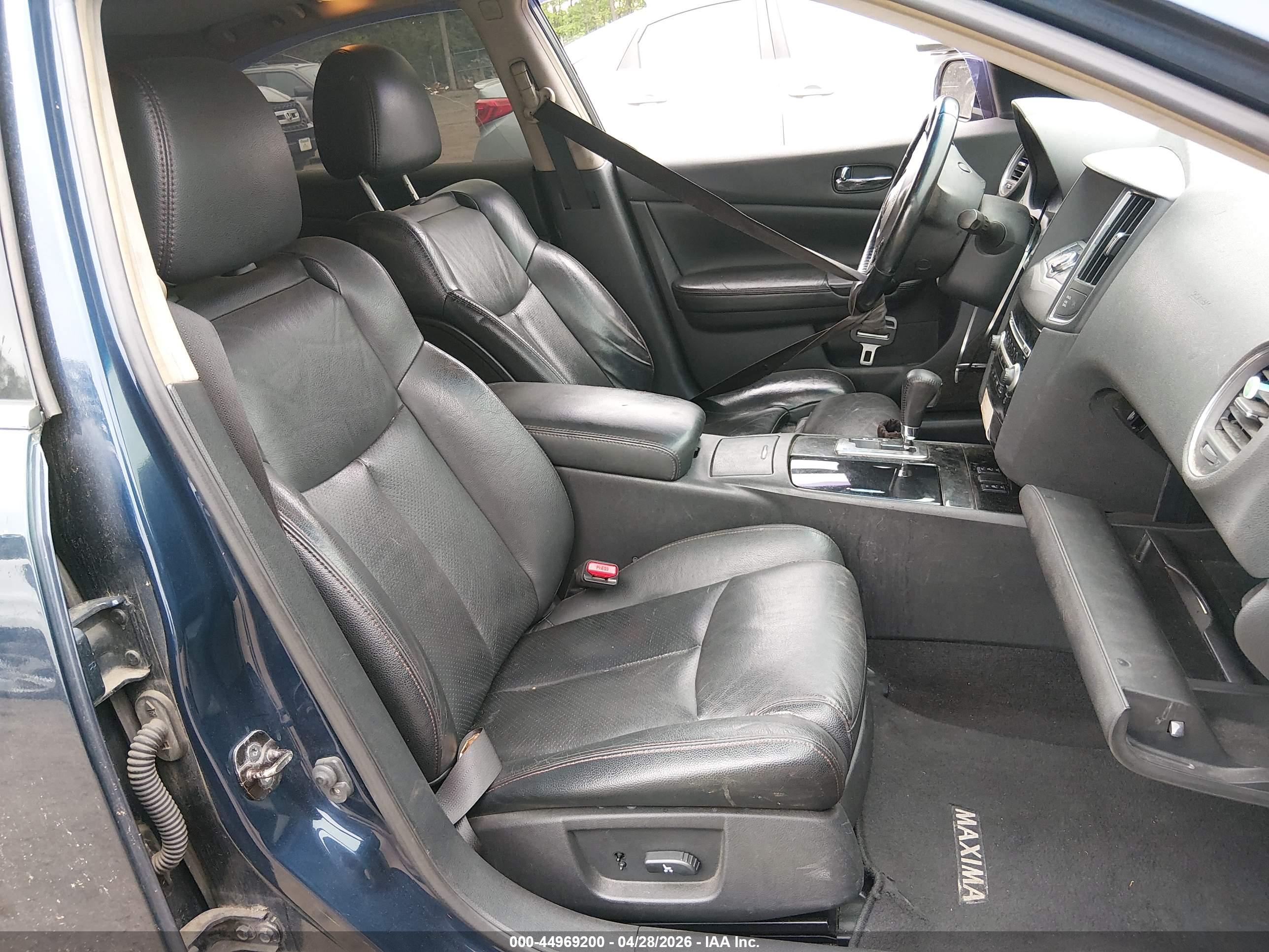 NISSAN MAXIMA image 5