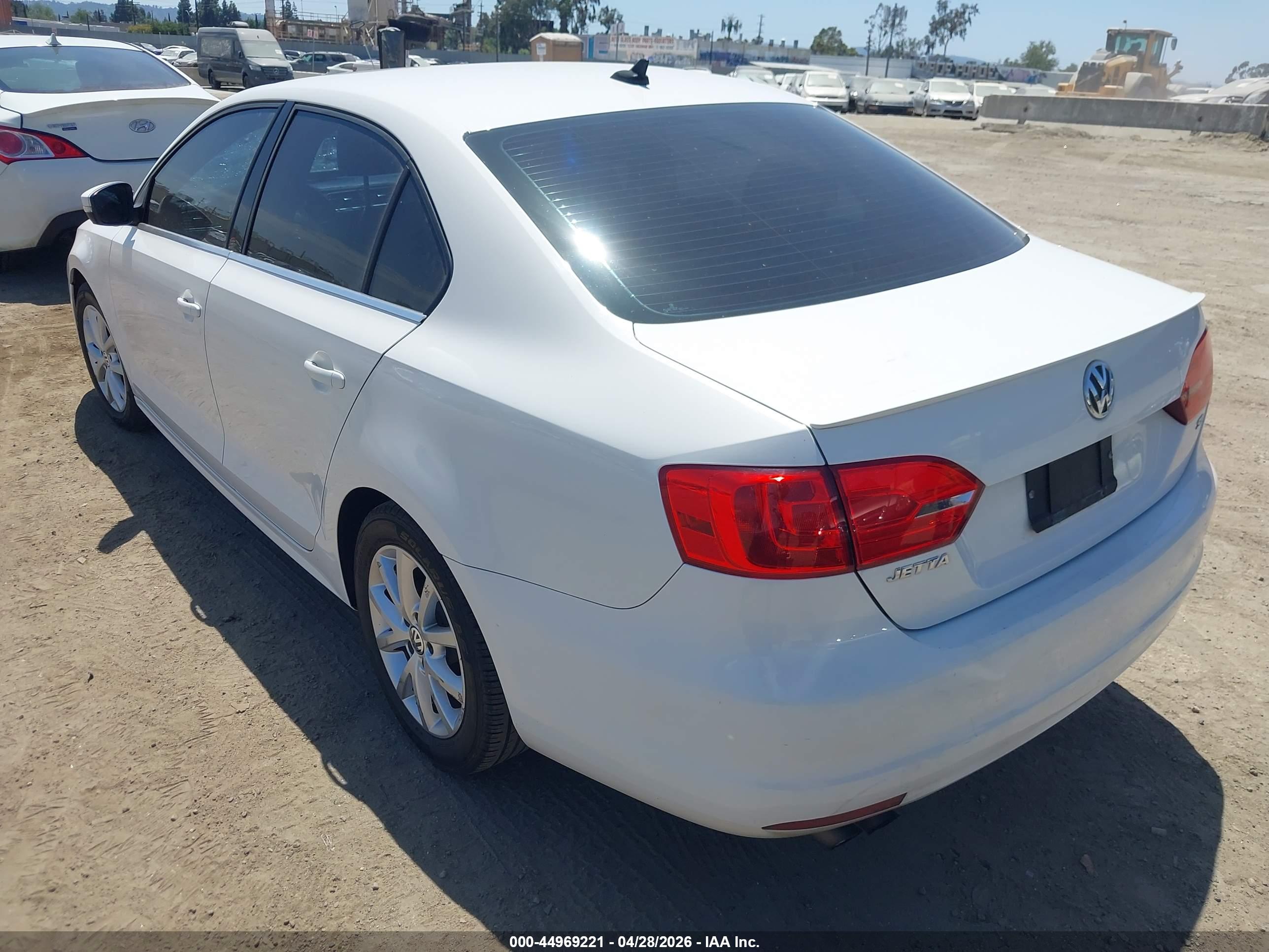 VOLKSWAGEN JETTA image 3