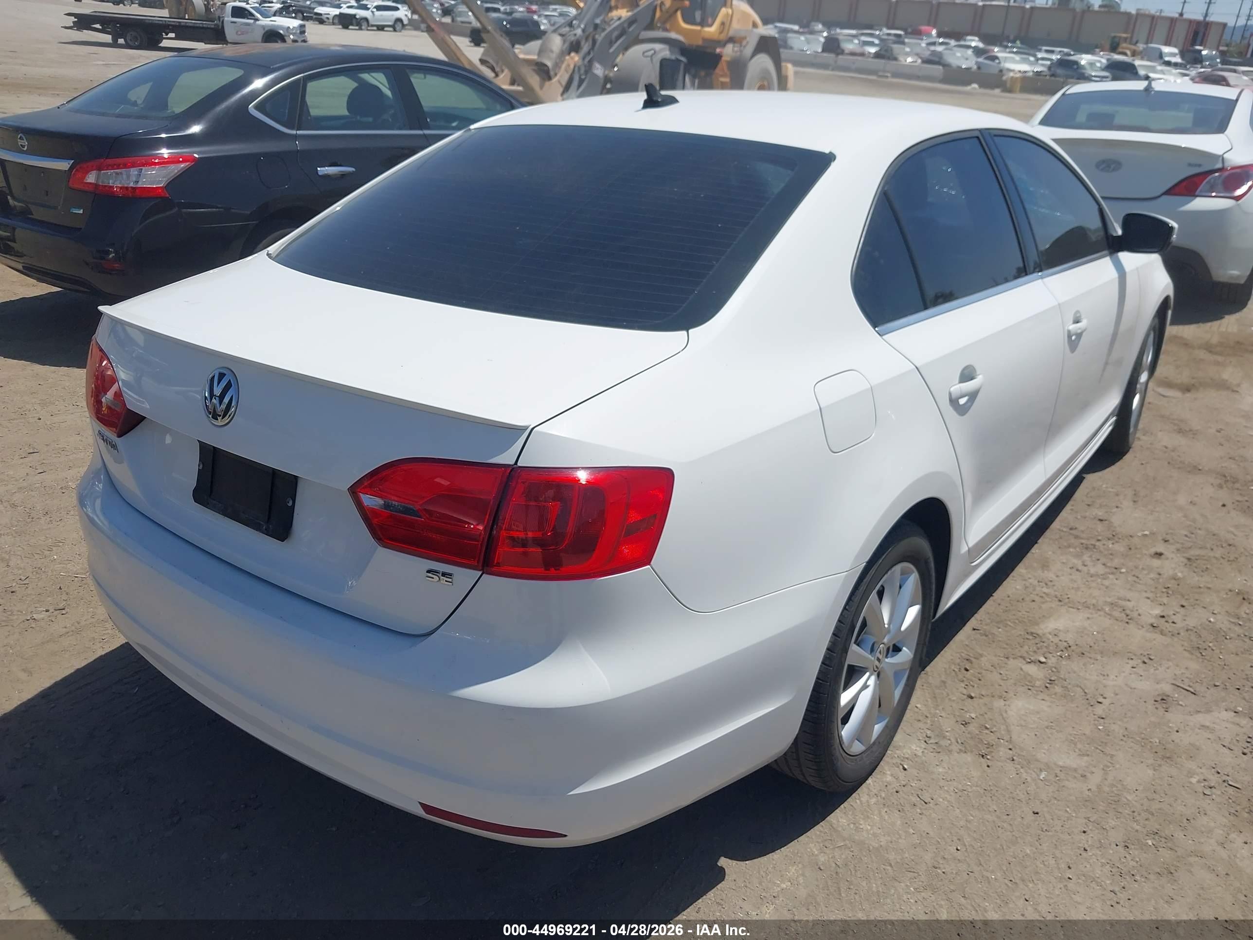 VOLKSWAGEN JETTA image 4
