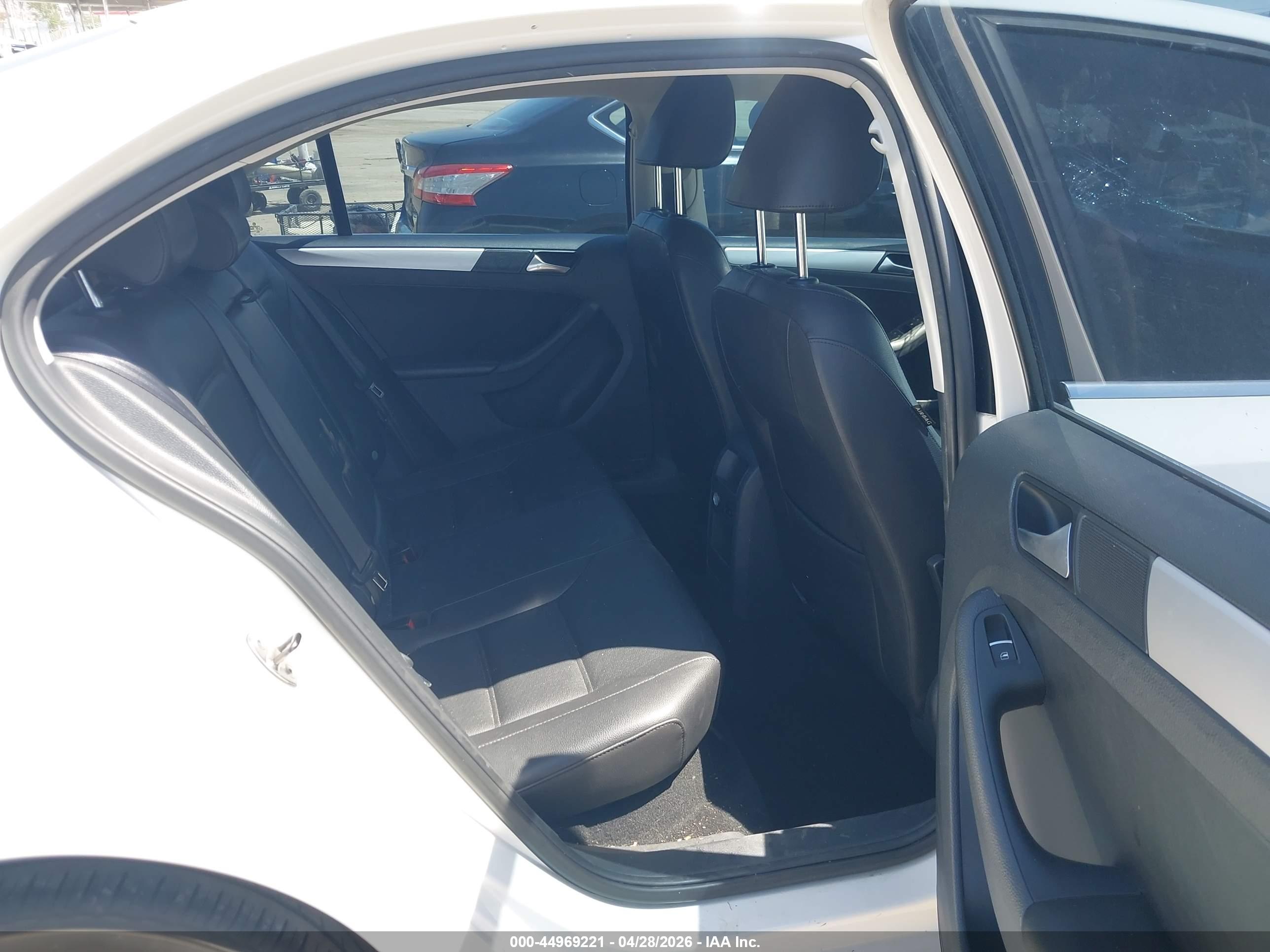 VOLKSWAGEN JETTA image 8