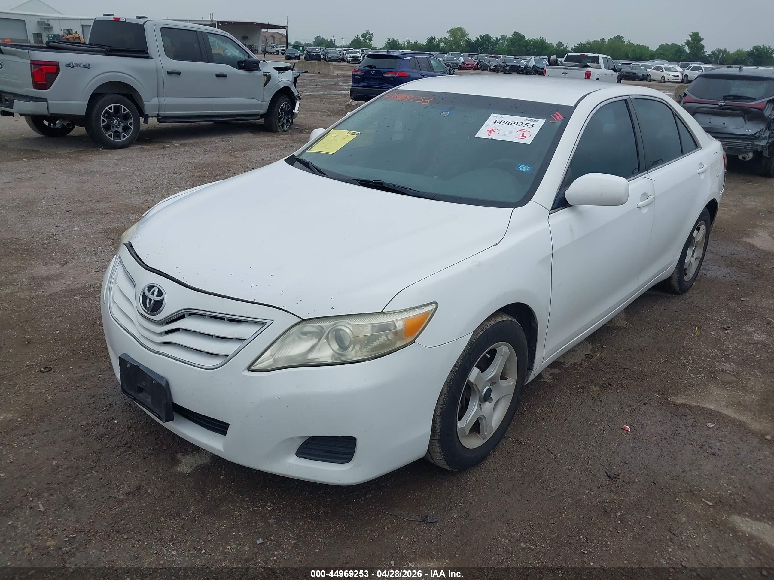 TOYOTA CAMRY image 2