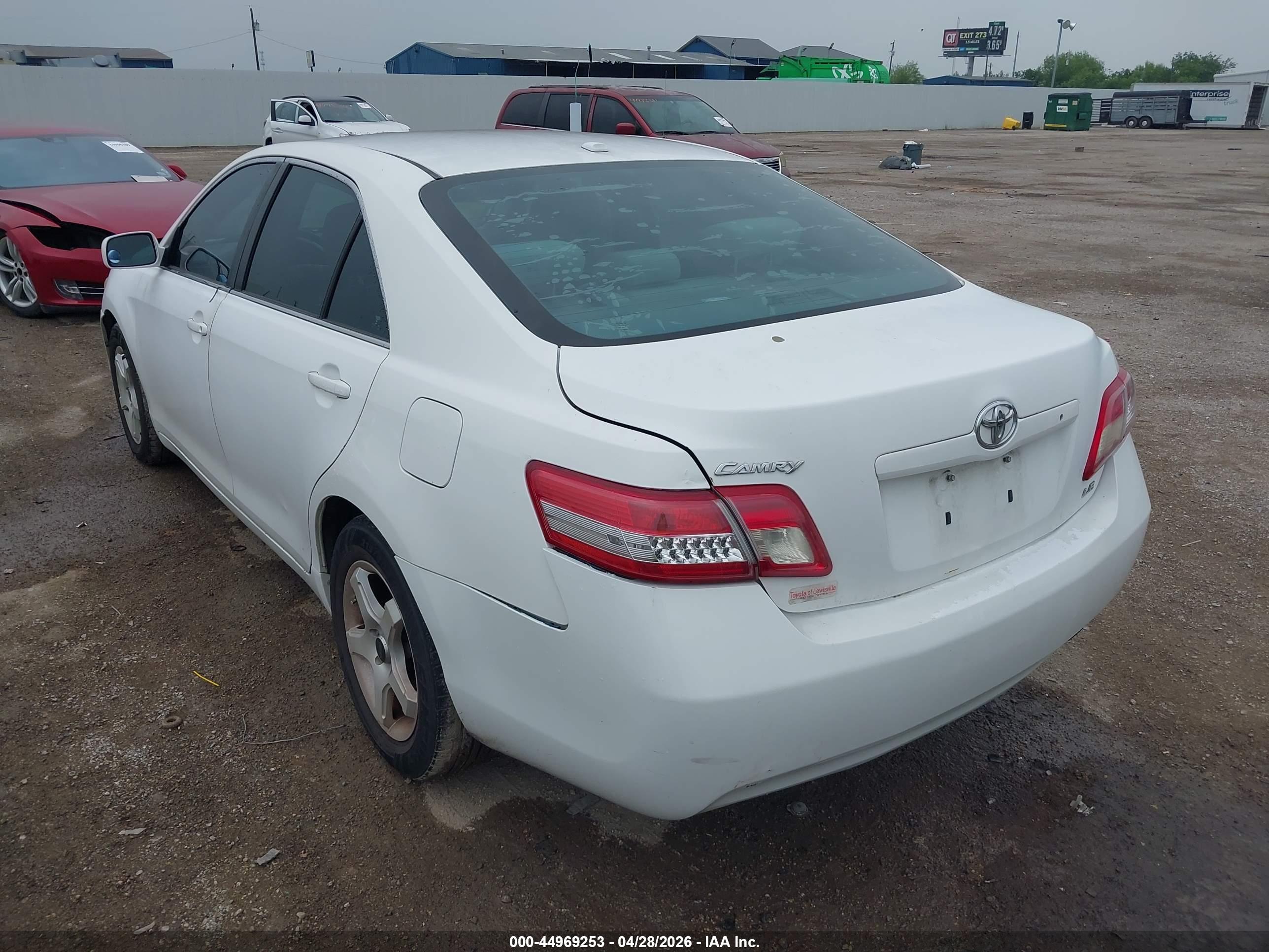 TOYOTA CAMRY image 3