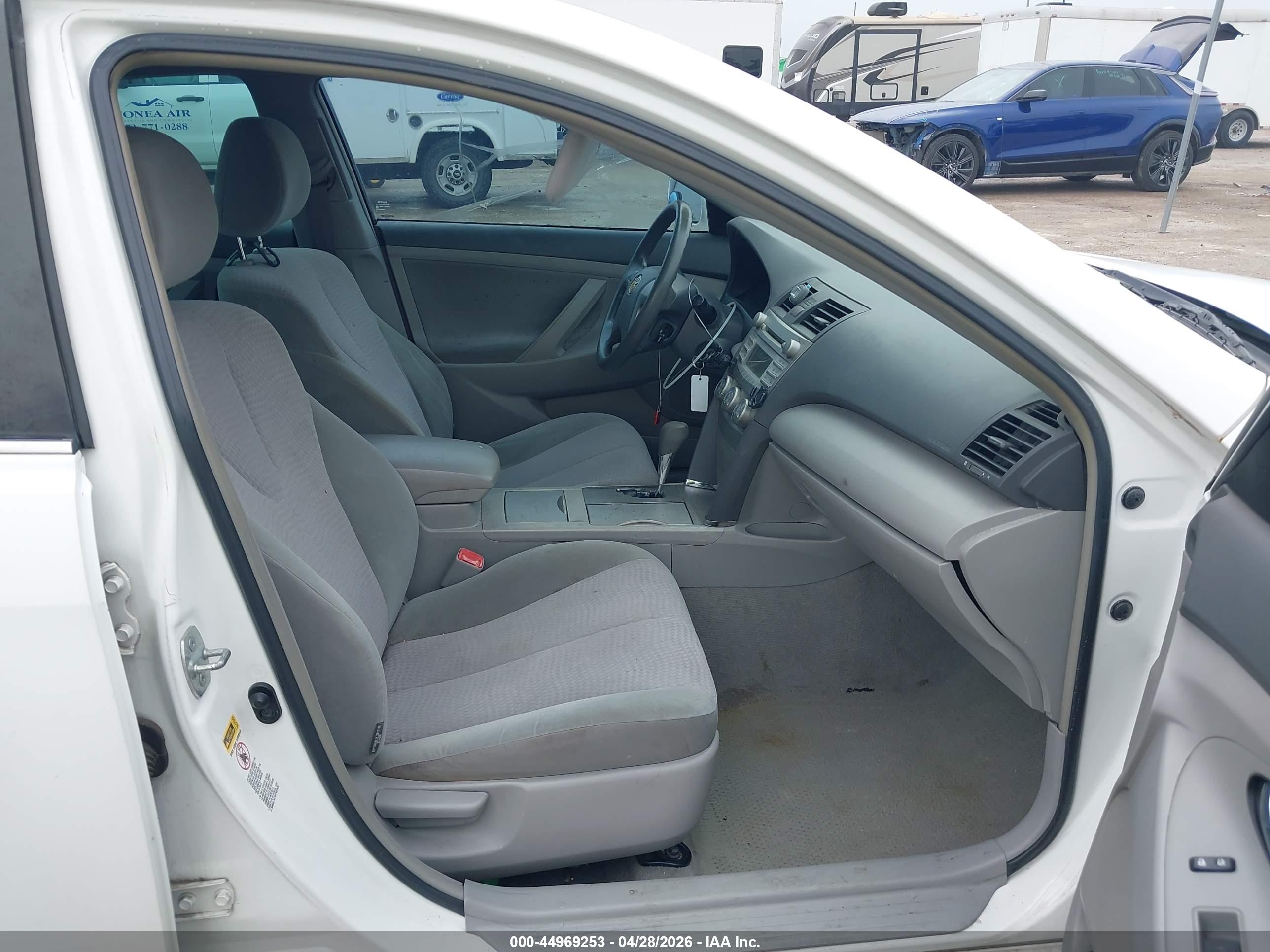TOYOTA CAMRY image 5