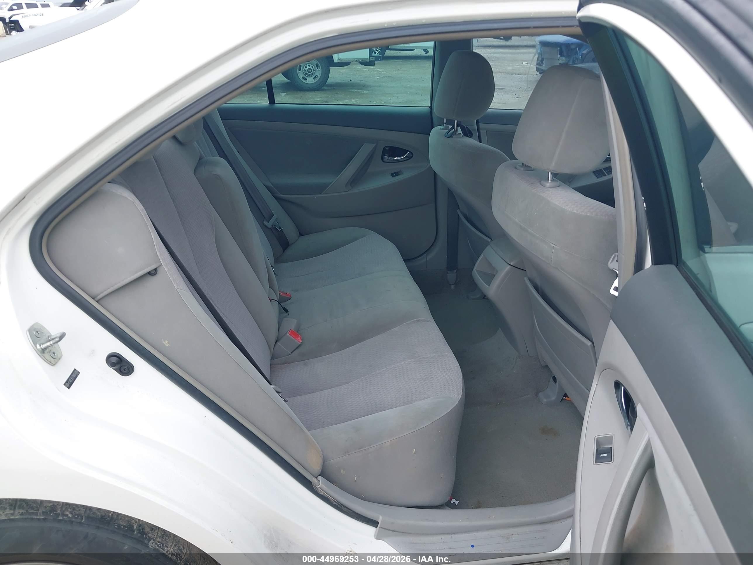 TOYOTA CAMRY image 8