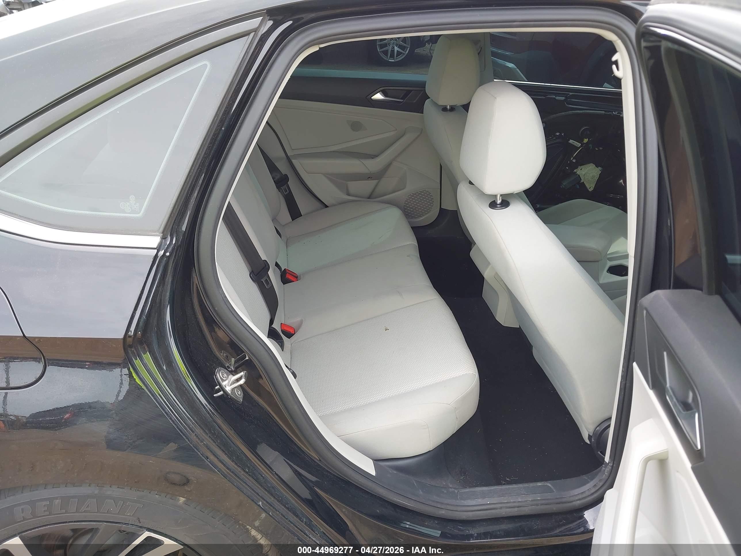 VOLKSWAGEN JETTA image 8