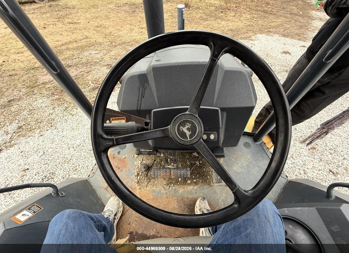 JOHN DEERE image 5