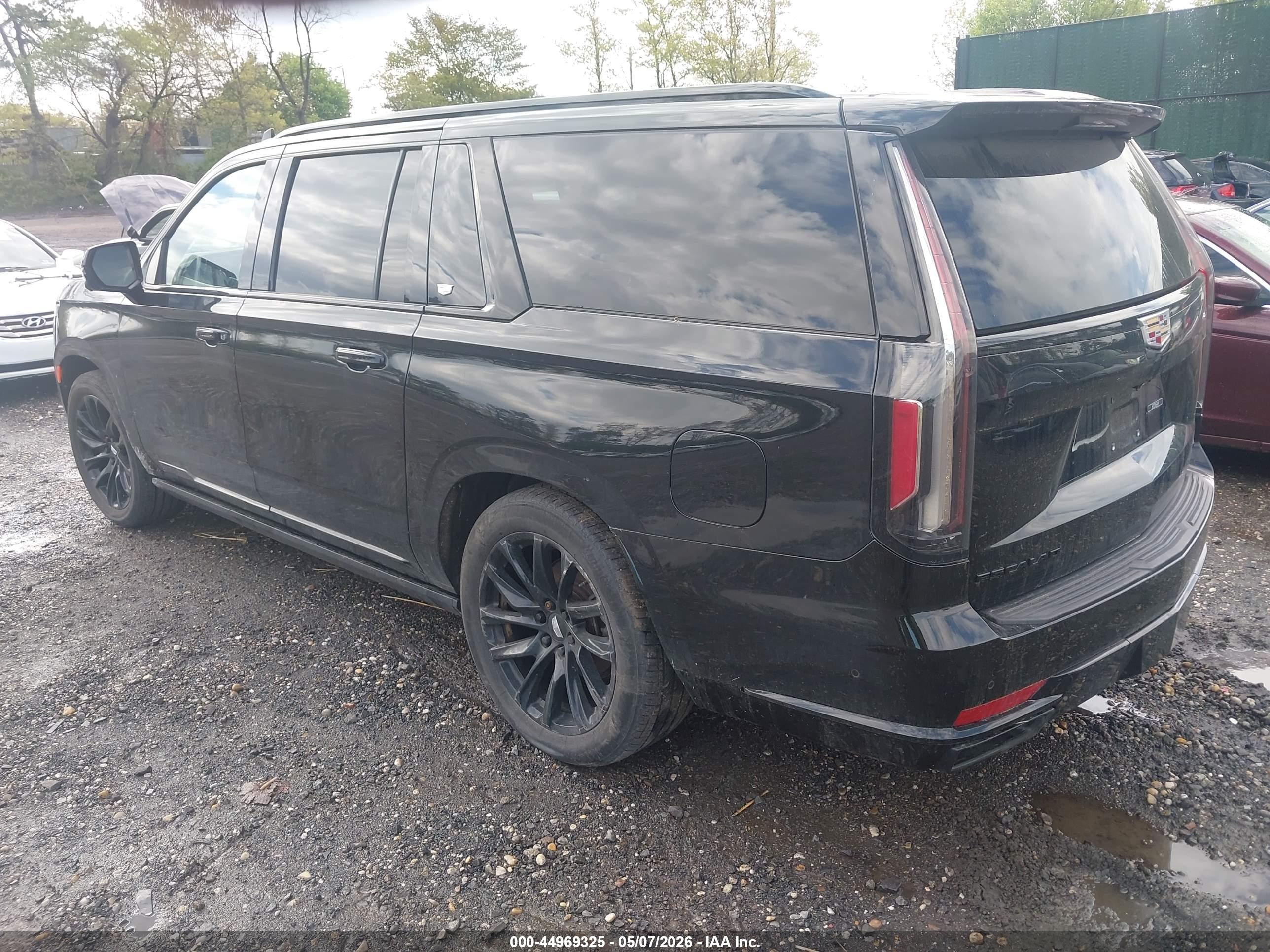 CADILLAC ESCALADE image 3