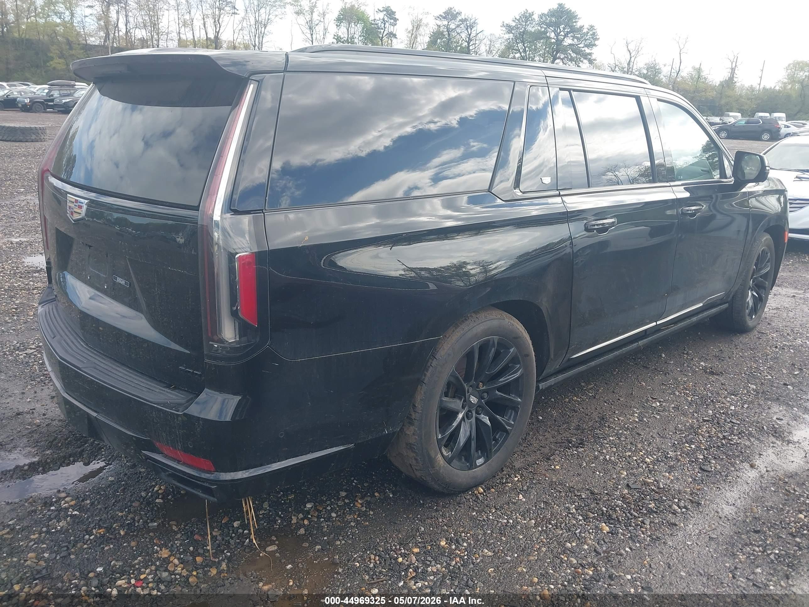 CADILLAC ESCALADE image 4