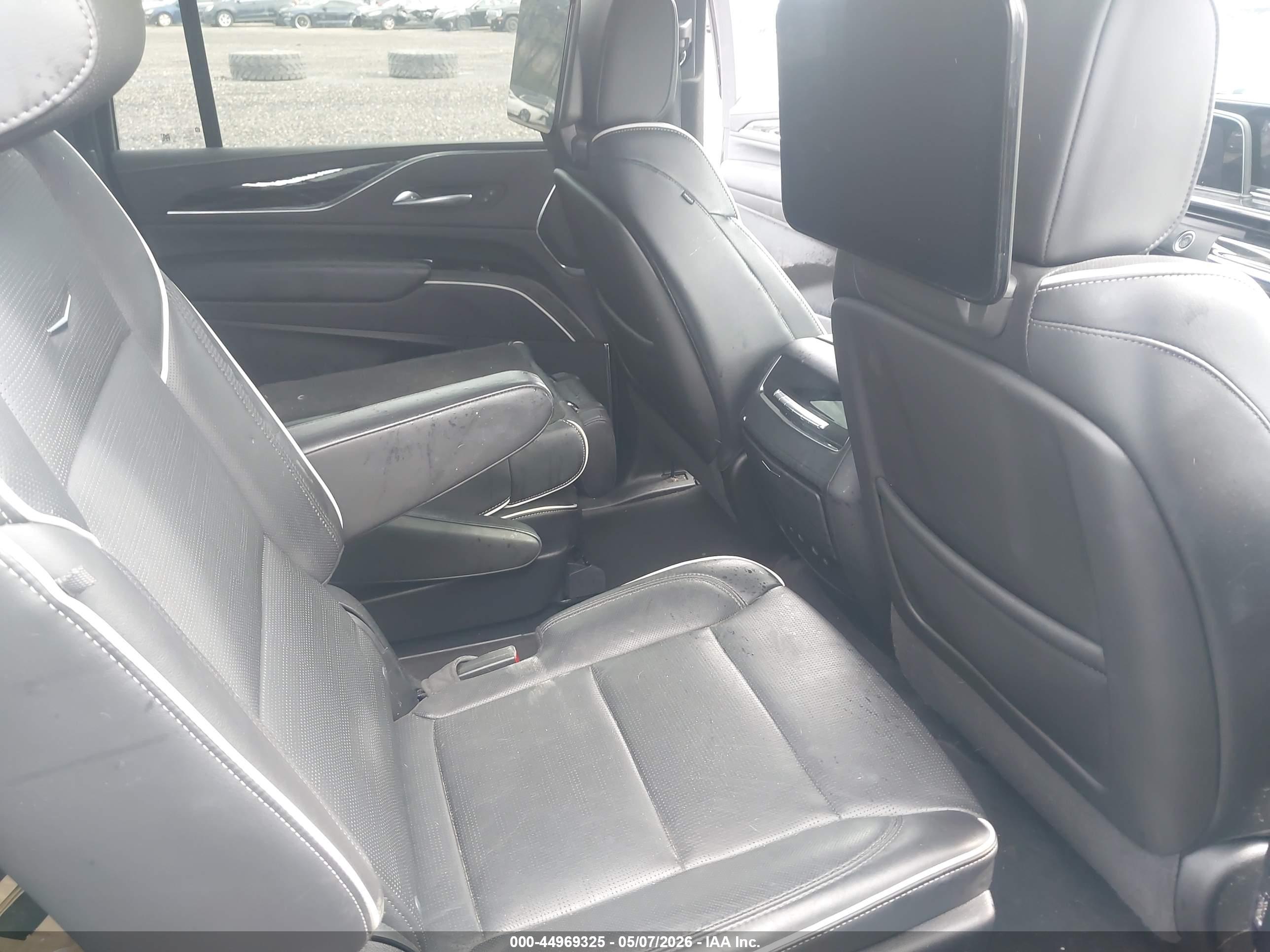 CADILLAC ESCALADE image 8
