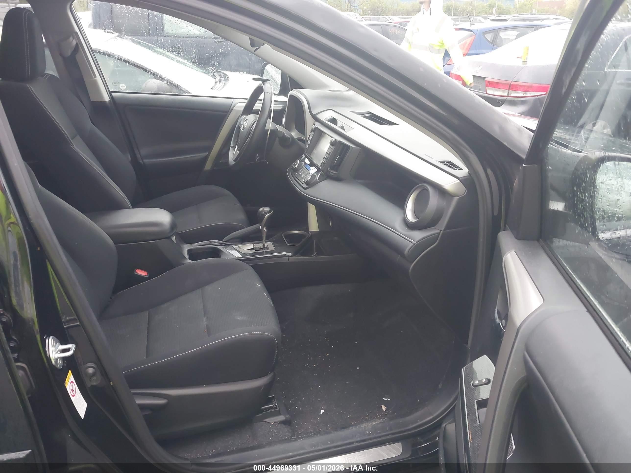 TOYOTA RAV4 image 5