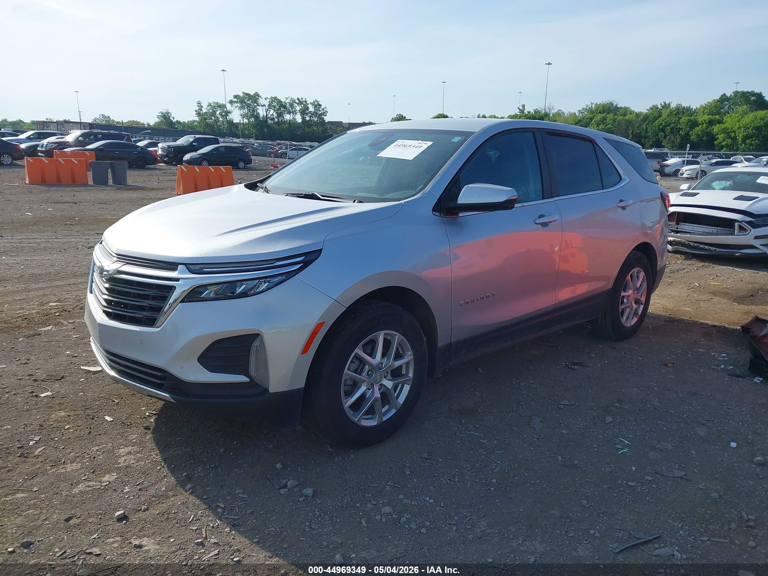 CHEVROLET EQUINOX image 2