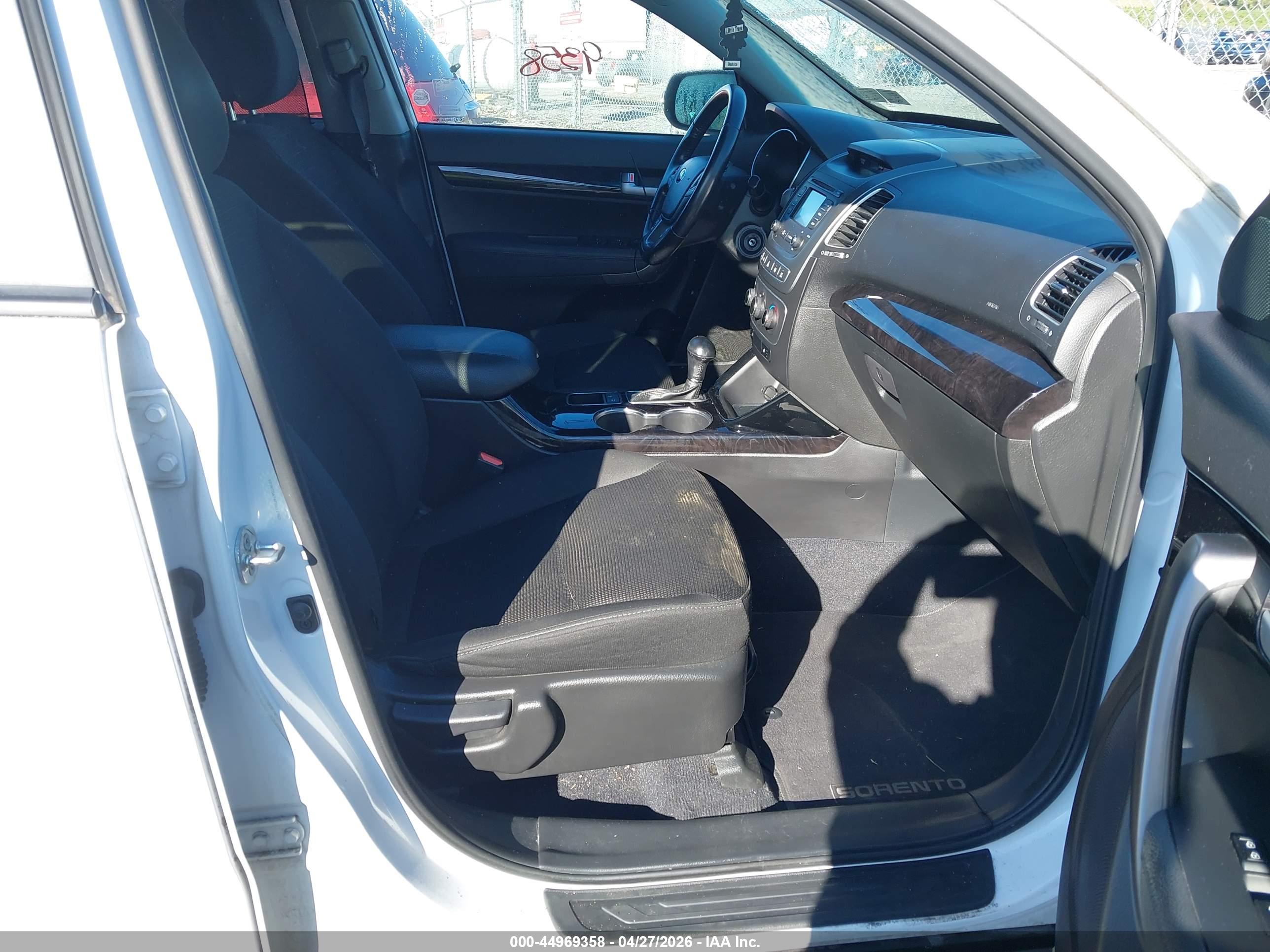 KIA SORENTO image 5