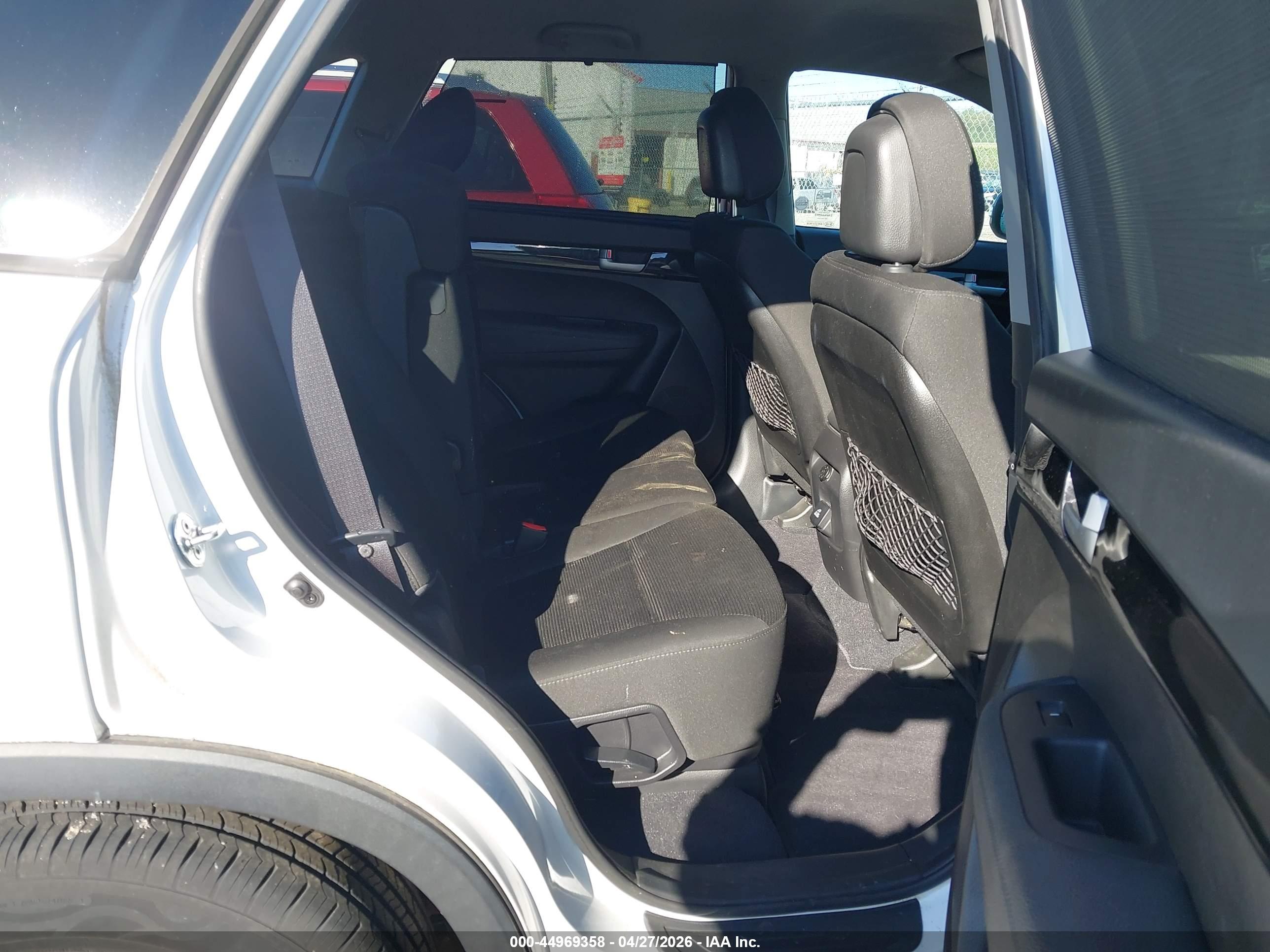 KIA SORENTO image 8