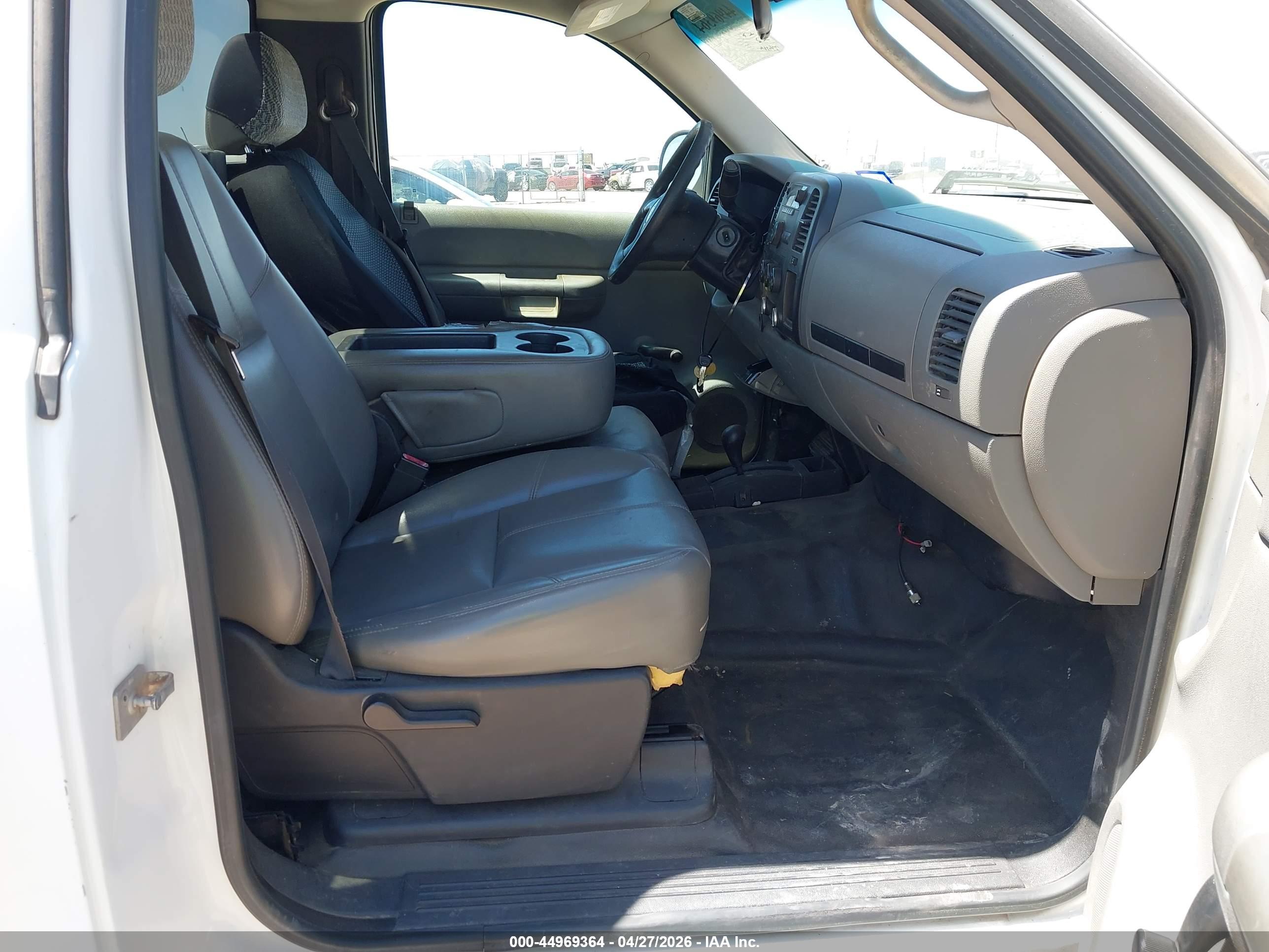 CHEVROLET SILVERADO image 5