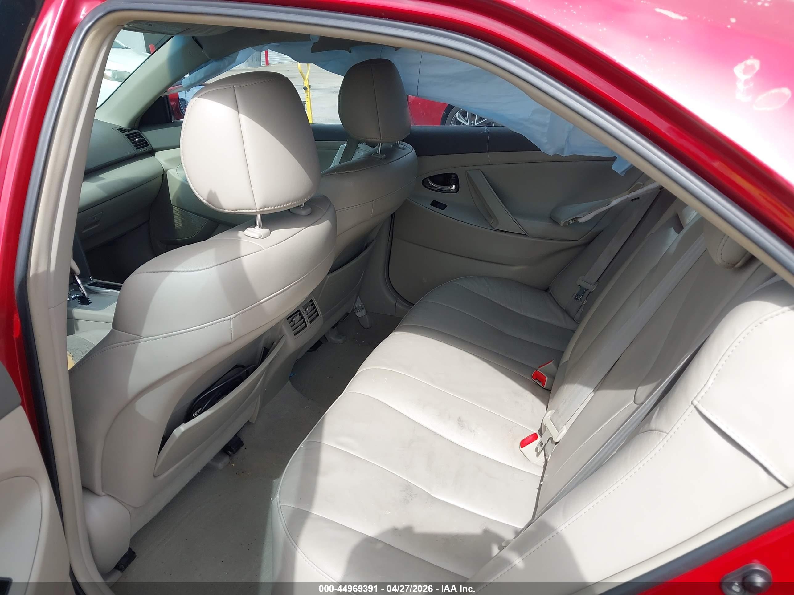 TOYOTA CAMRY image 8