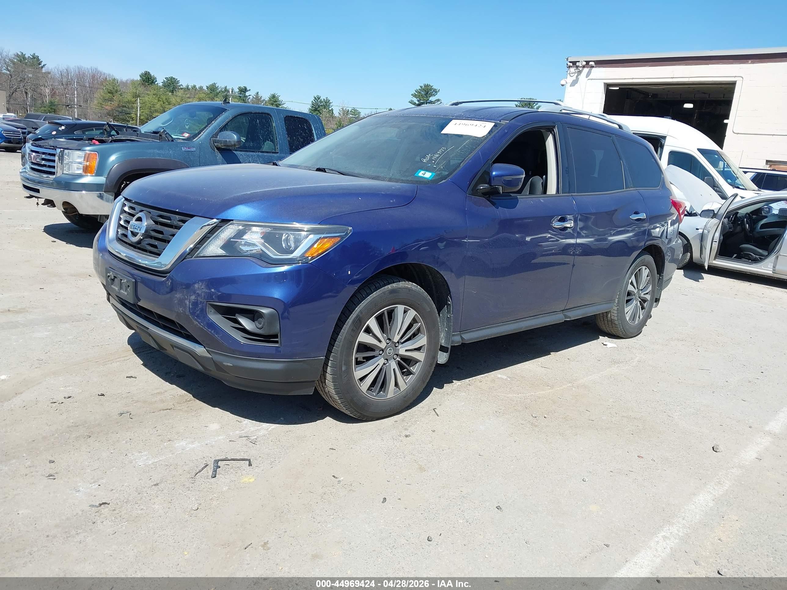 NISSAN PATHFINDER image 2
