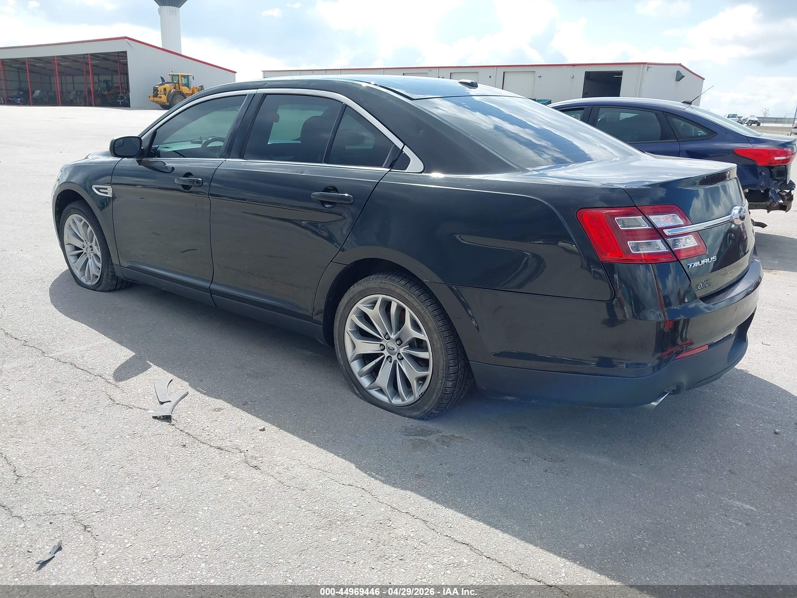 FORD TAURUS image 3