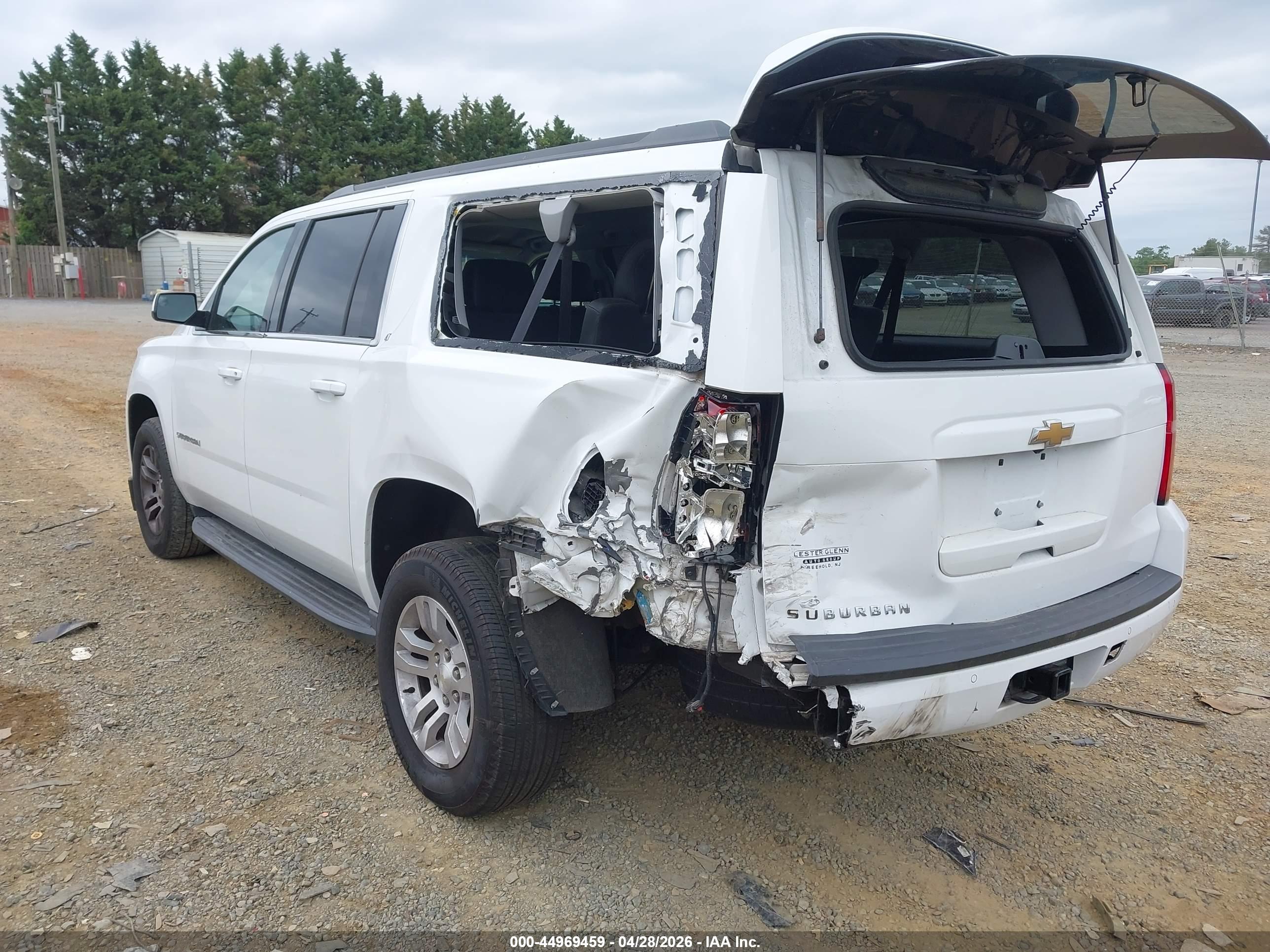 CHEVROLET SUBURBAN image 3
