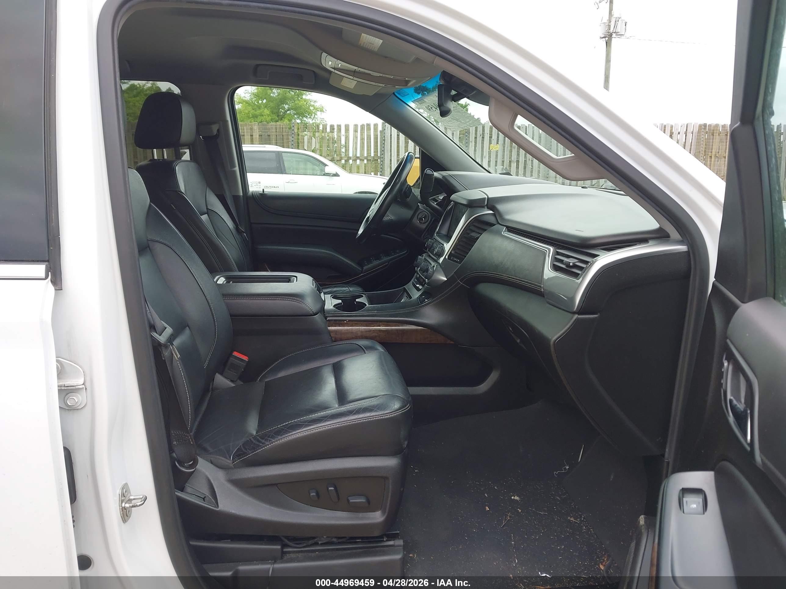 CHEVROLET SUBURBAN image 5