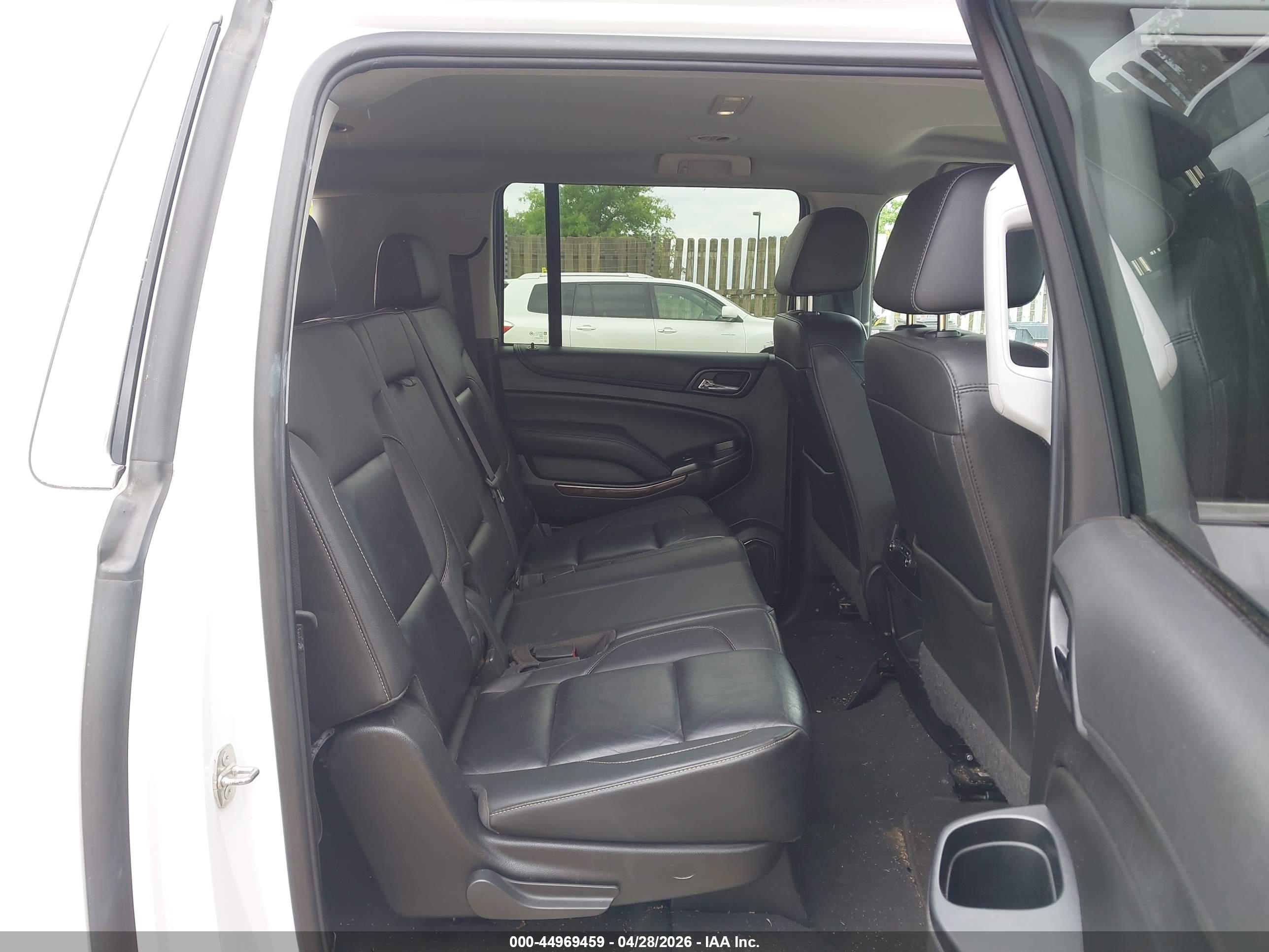 CHEVROLET SUBURBAN image 8
