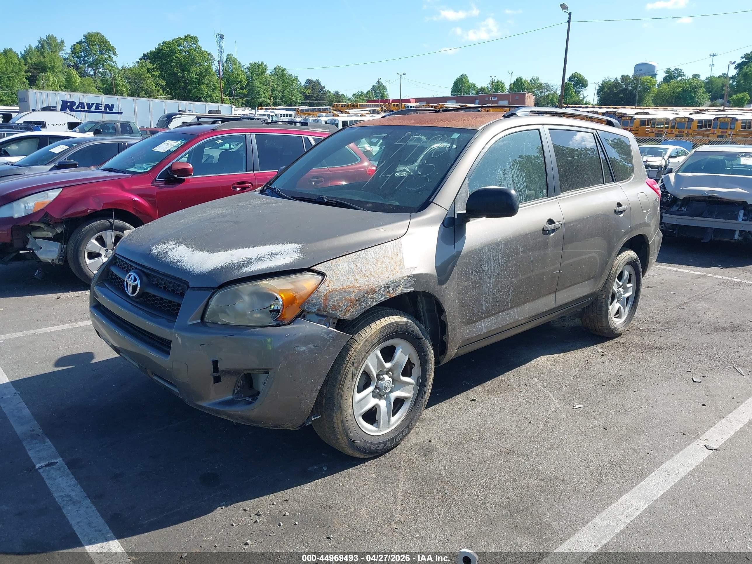 TOYOTA RAV4 image 2