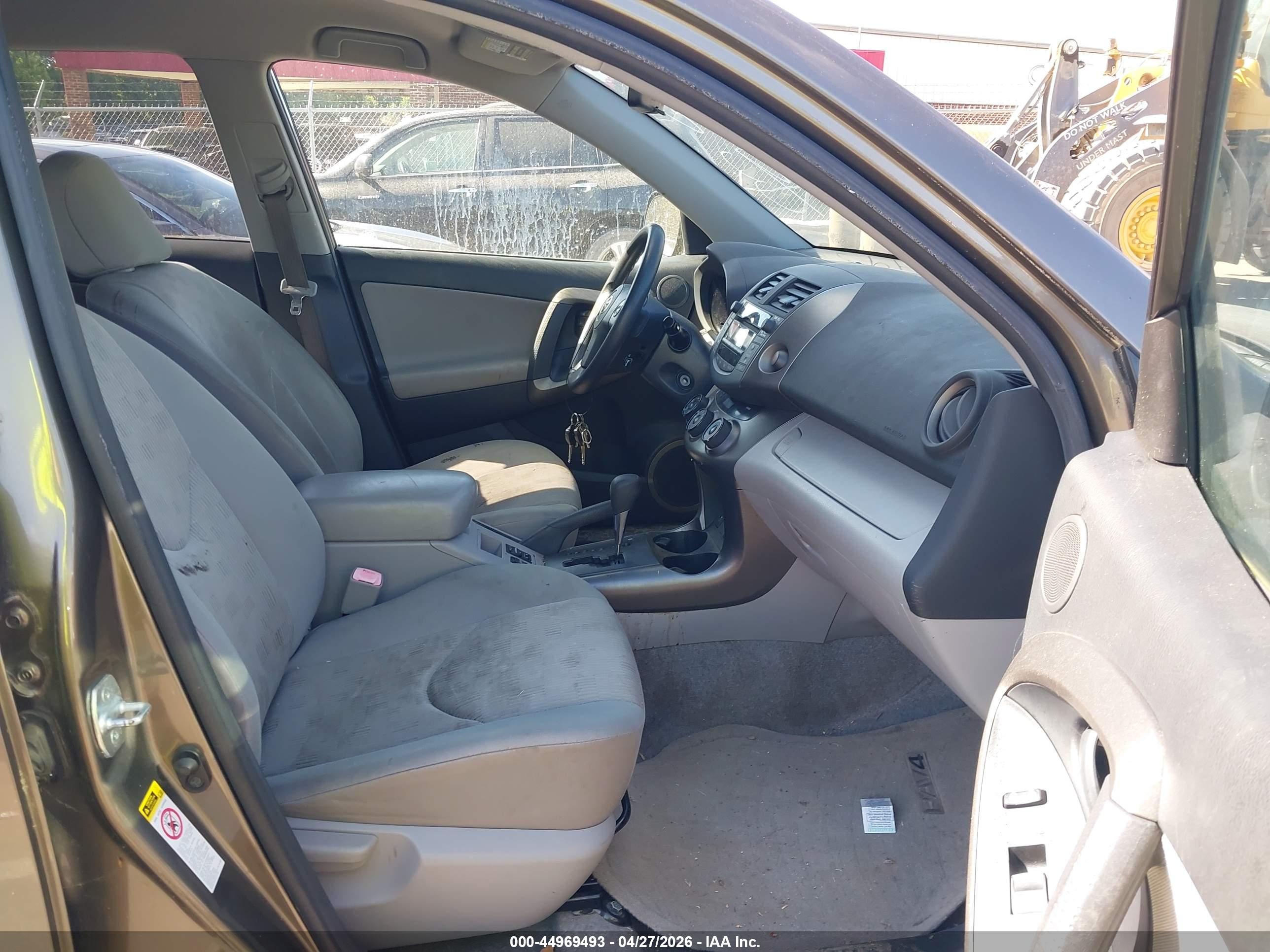 TOYOTA RAV4 image 5