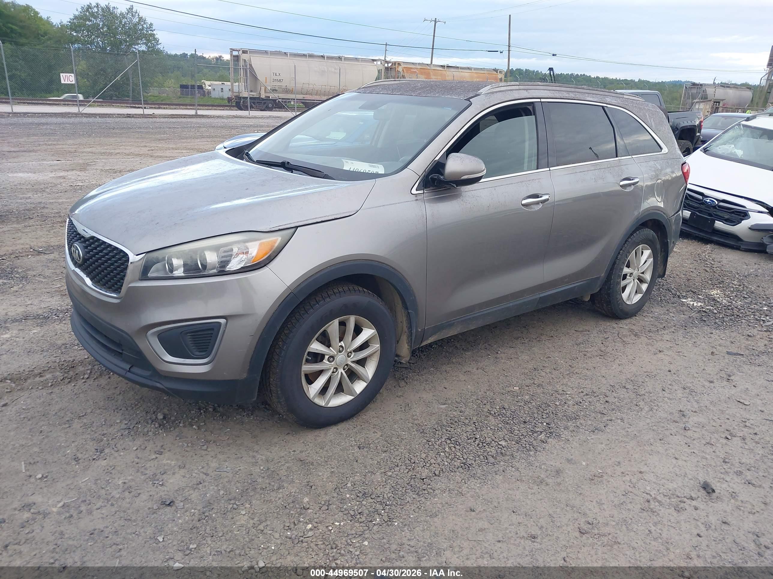 KIA SORENTO image 2