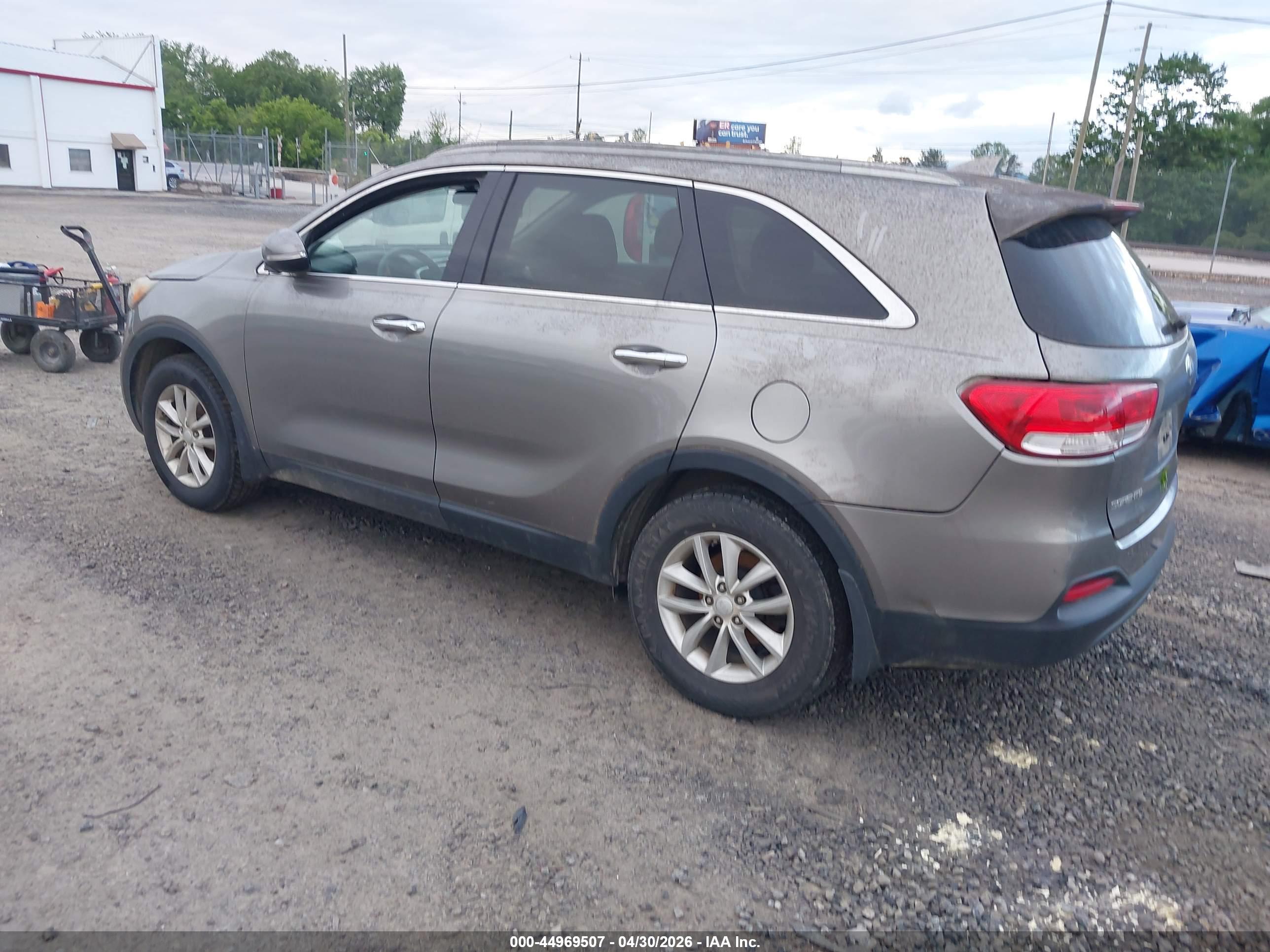KIA SORENTO image 3