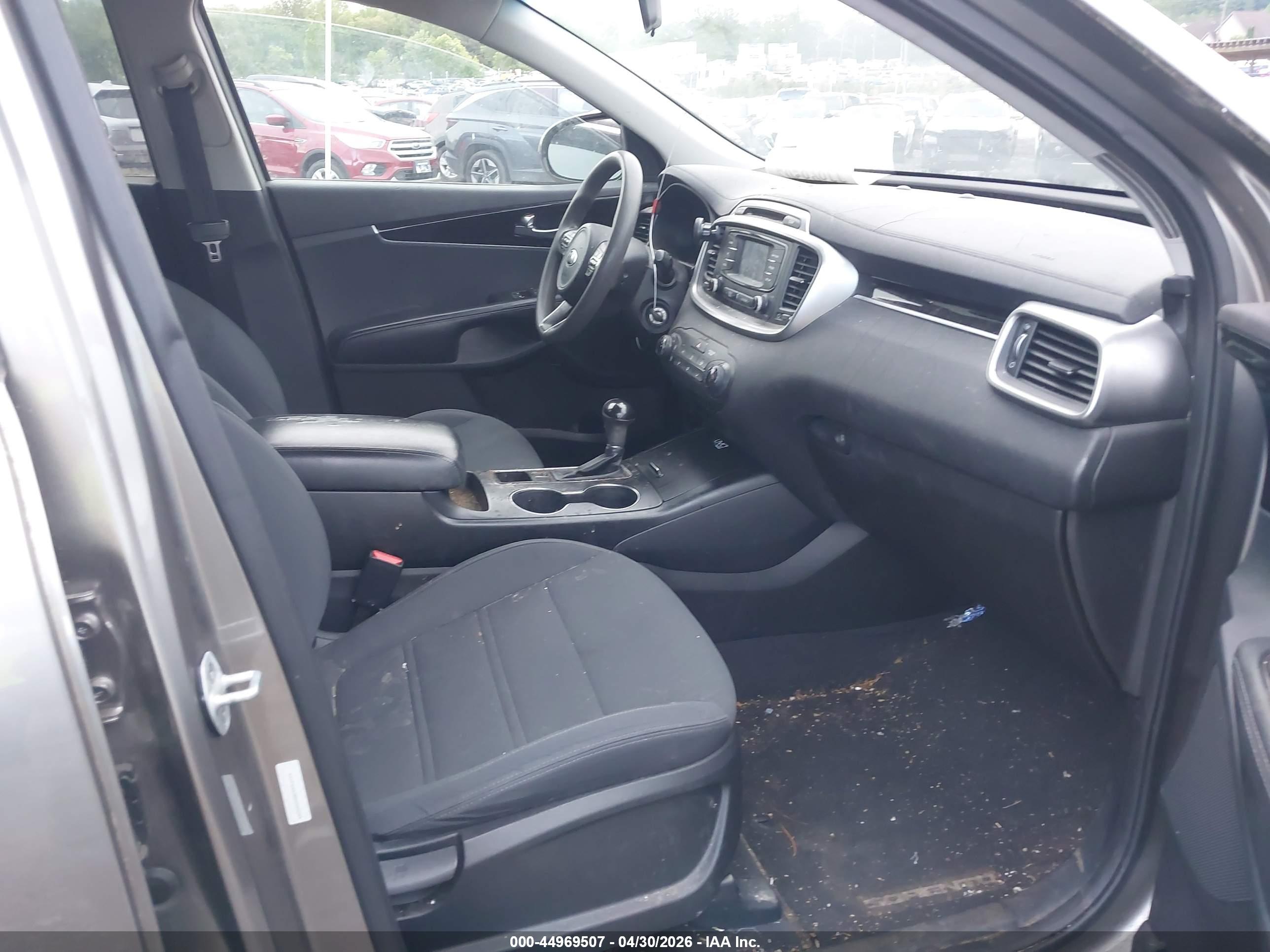 KIA SORENTO image 5