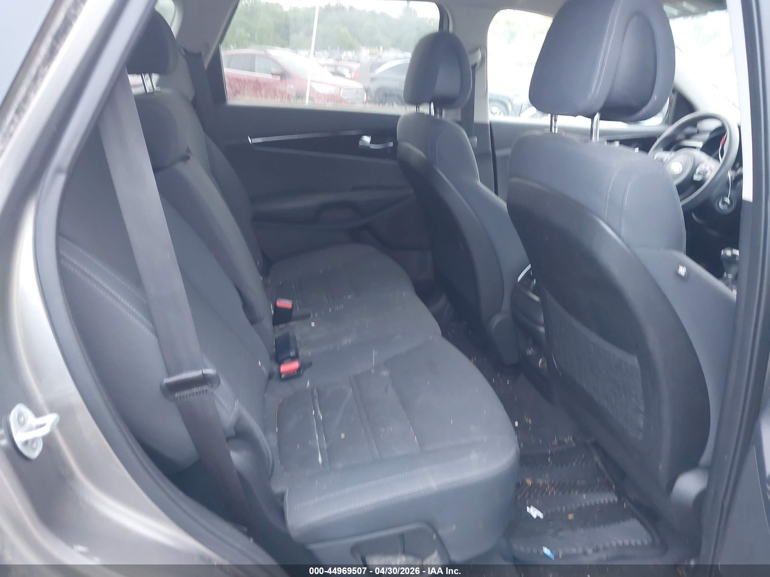 KIA SORENTO image 8