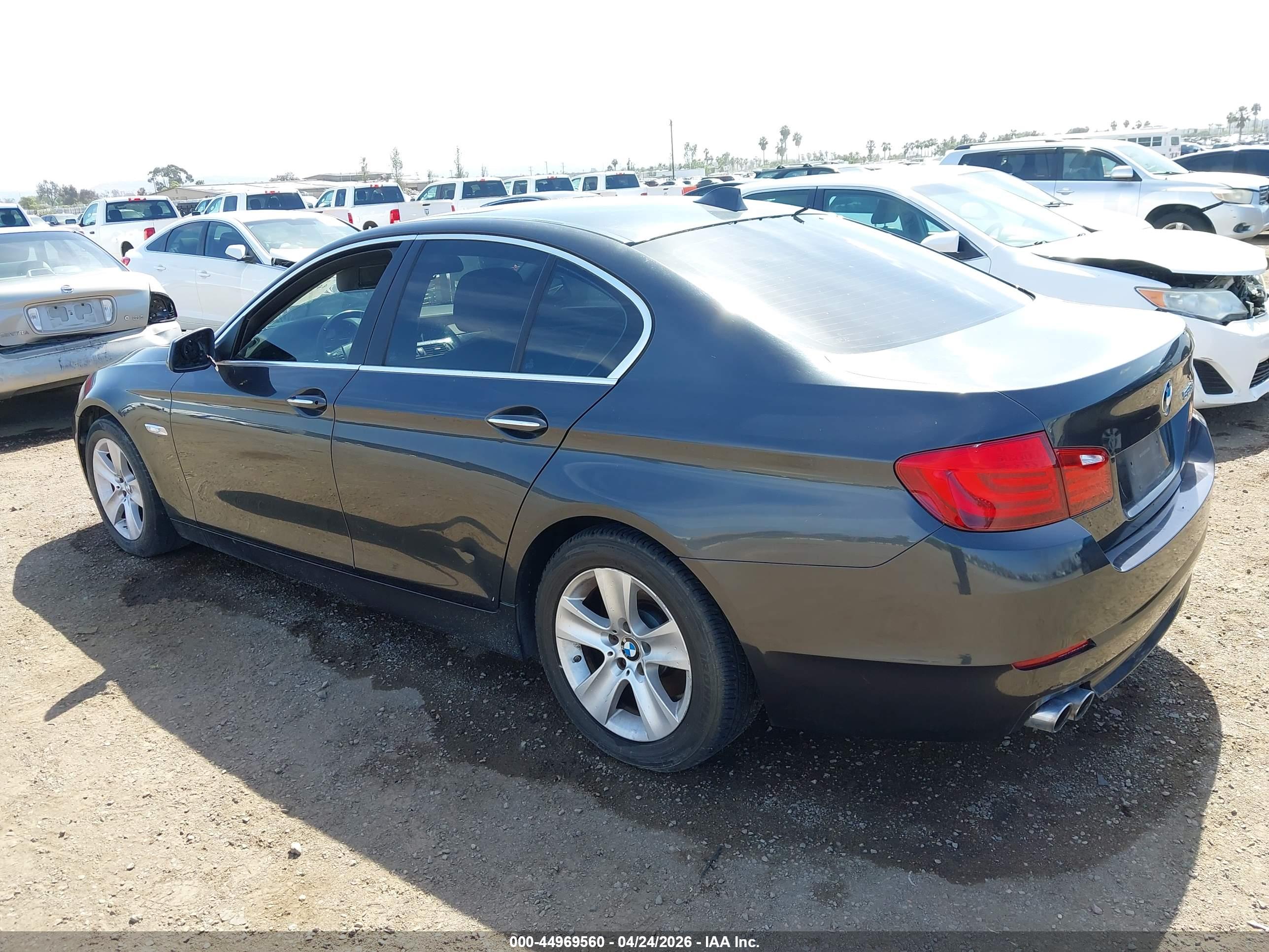 BMW 528I image 3