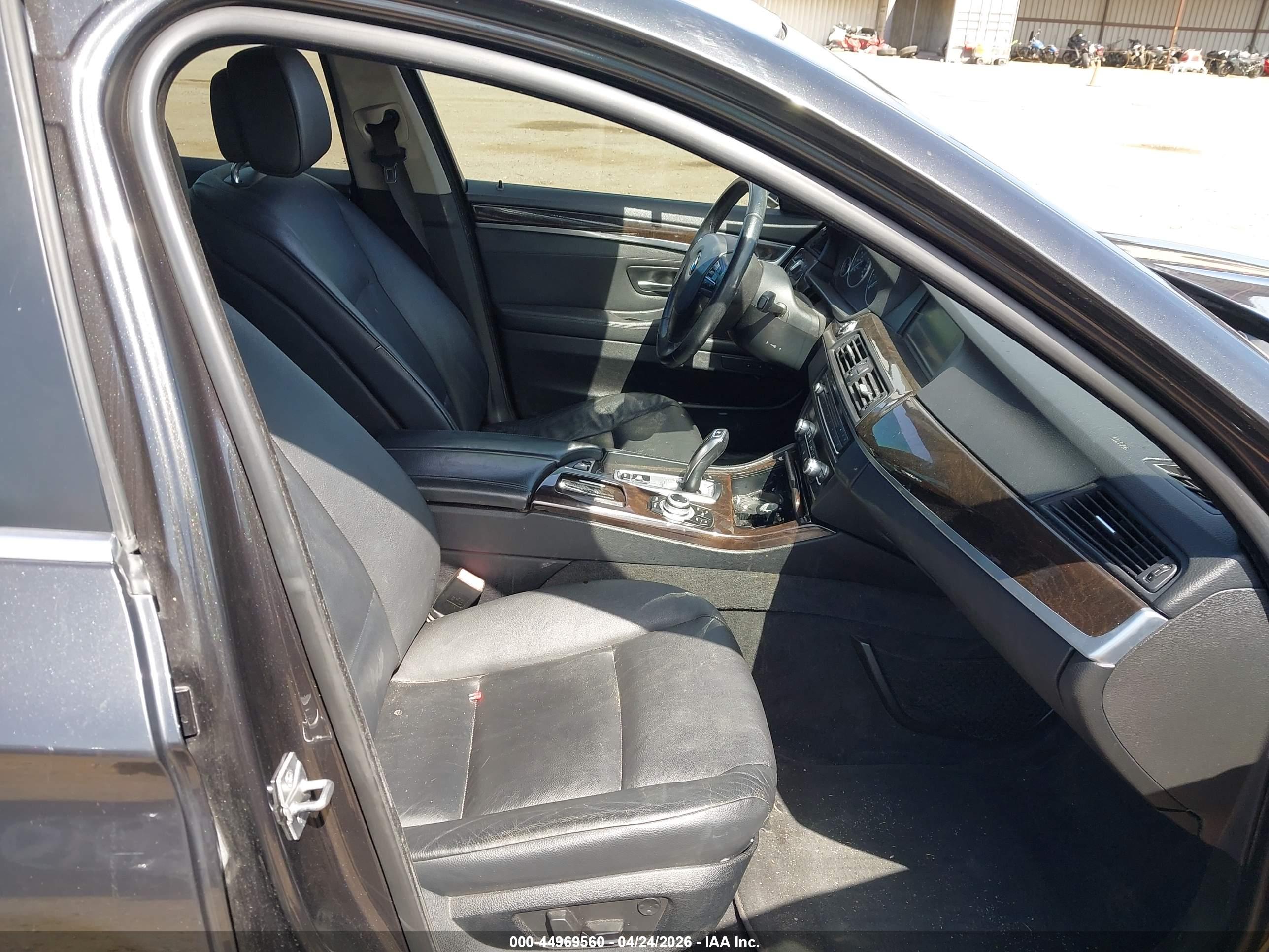 BMW 528I image 5
