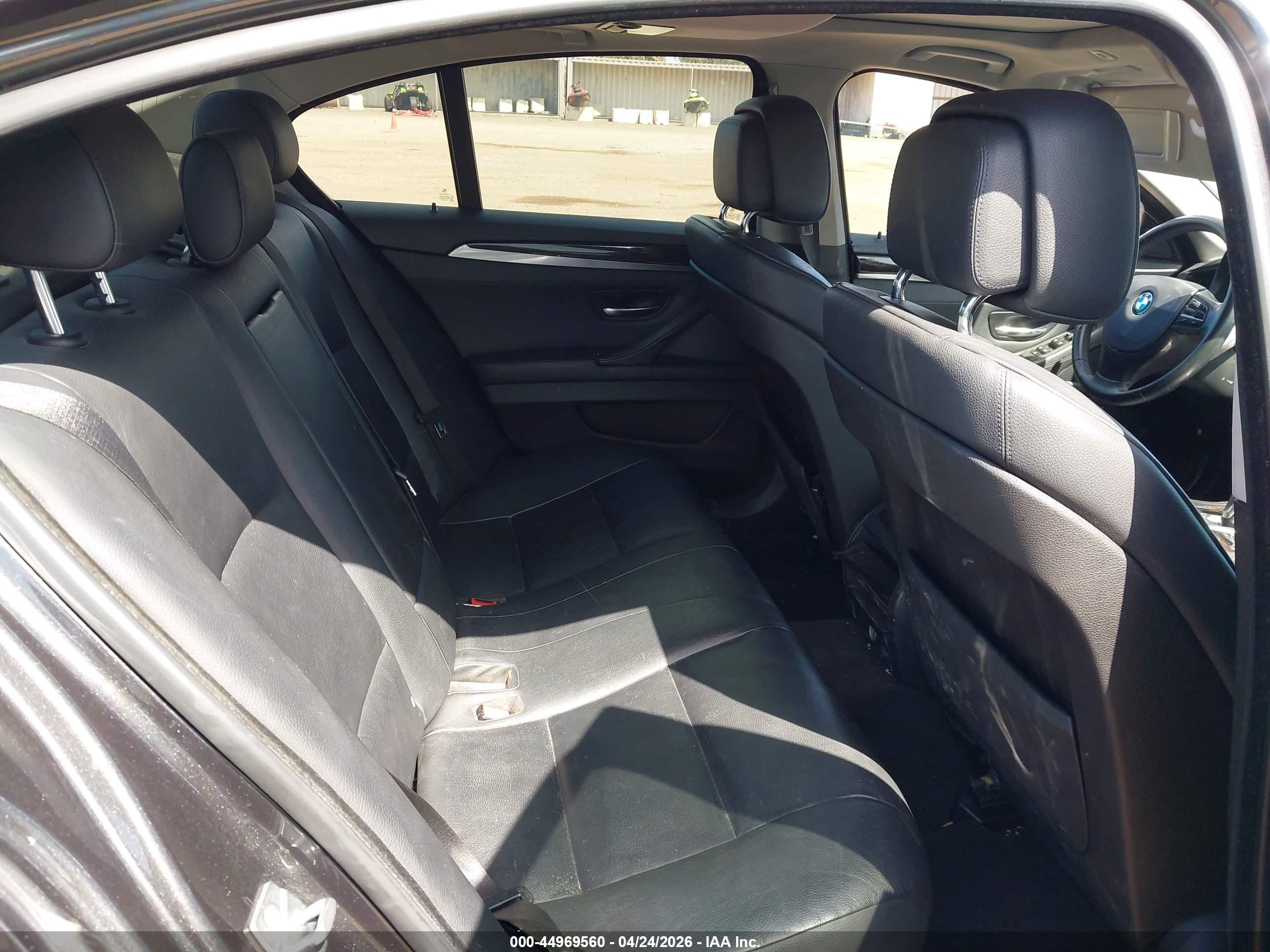 BMW 528I image 8