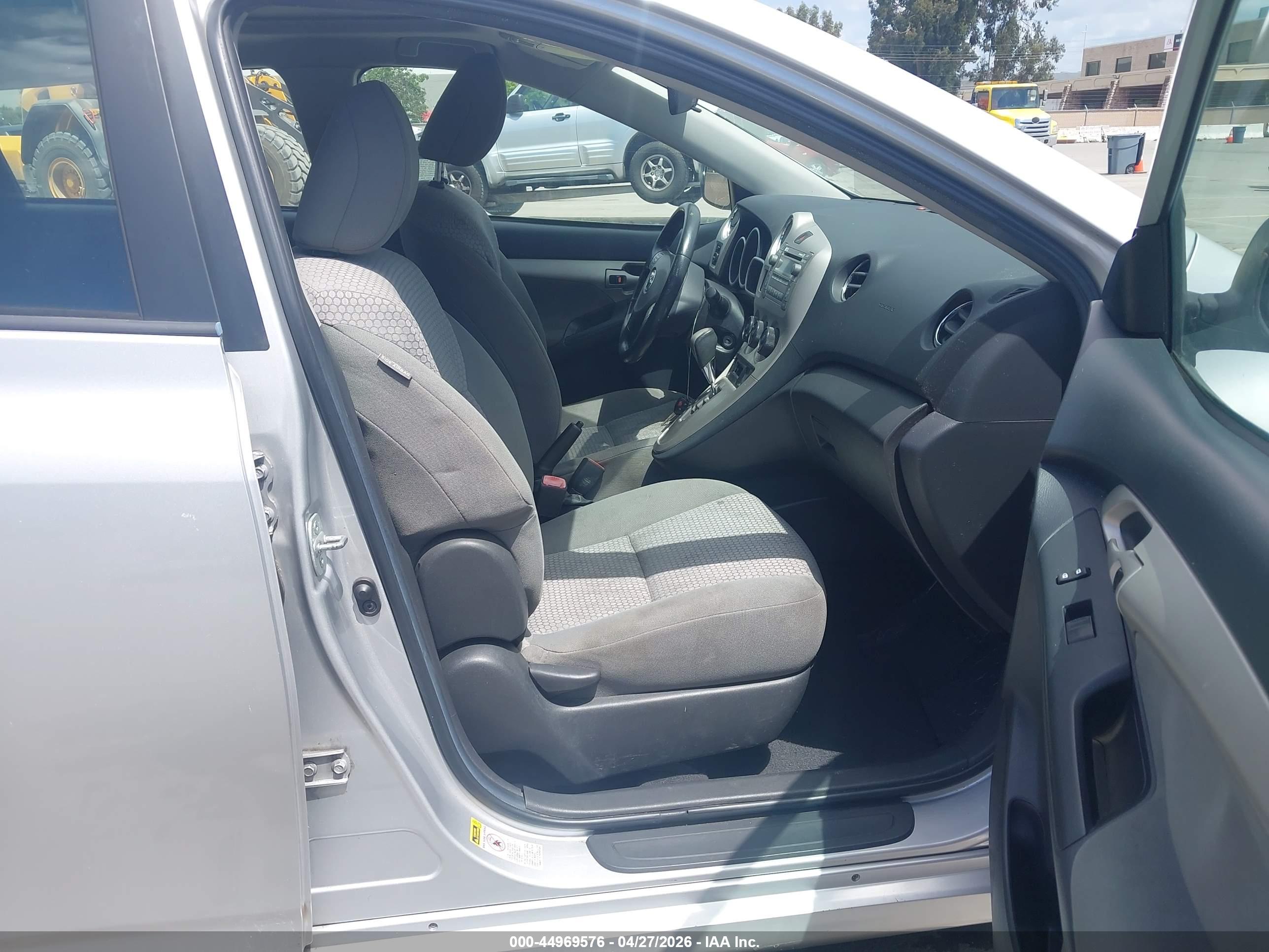 TOYOTA MATRIX image 5