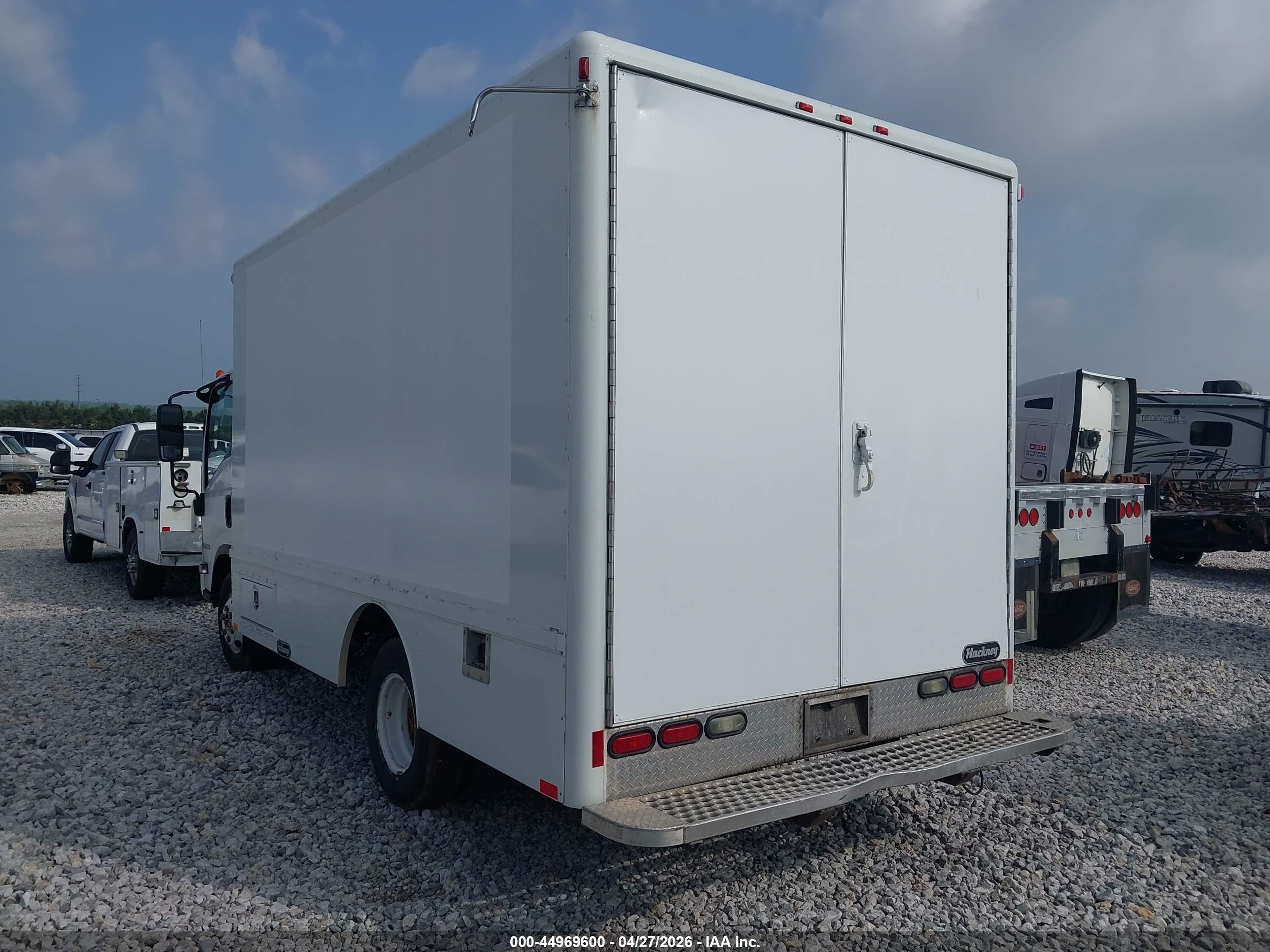 ISUZU NPR image 3