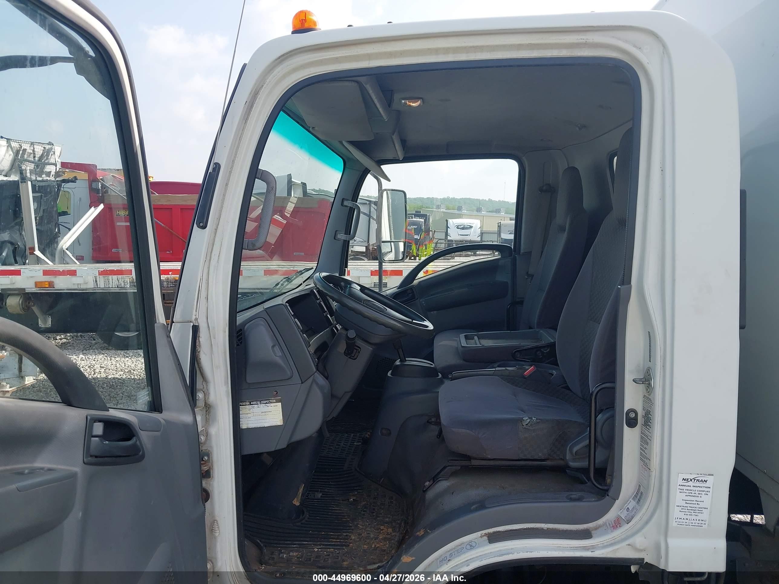 ISUZU NPR image 8