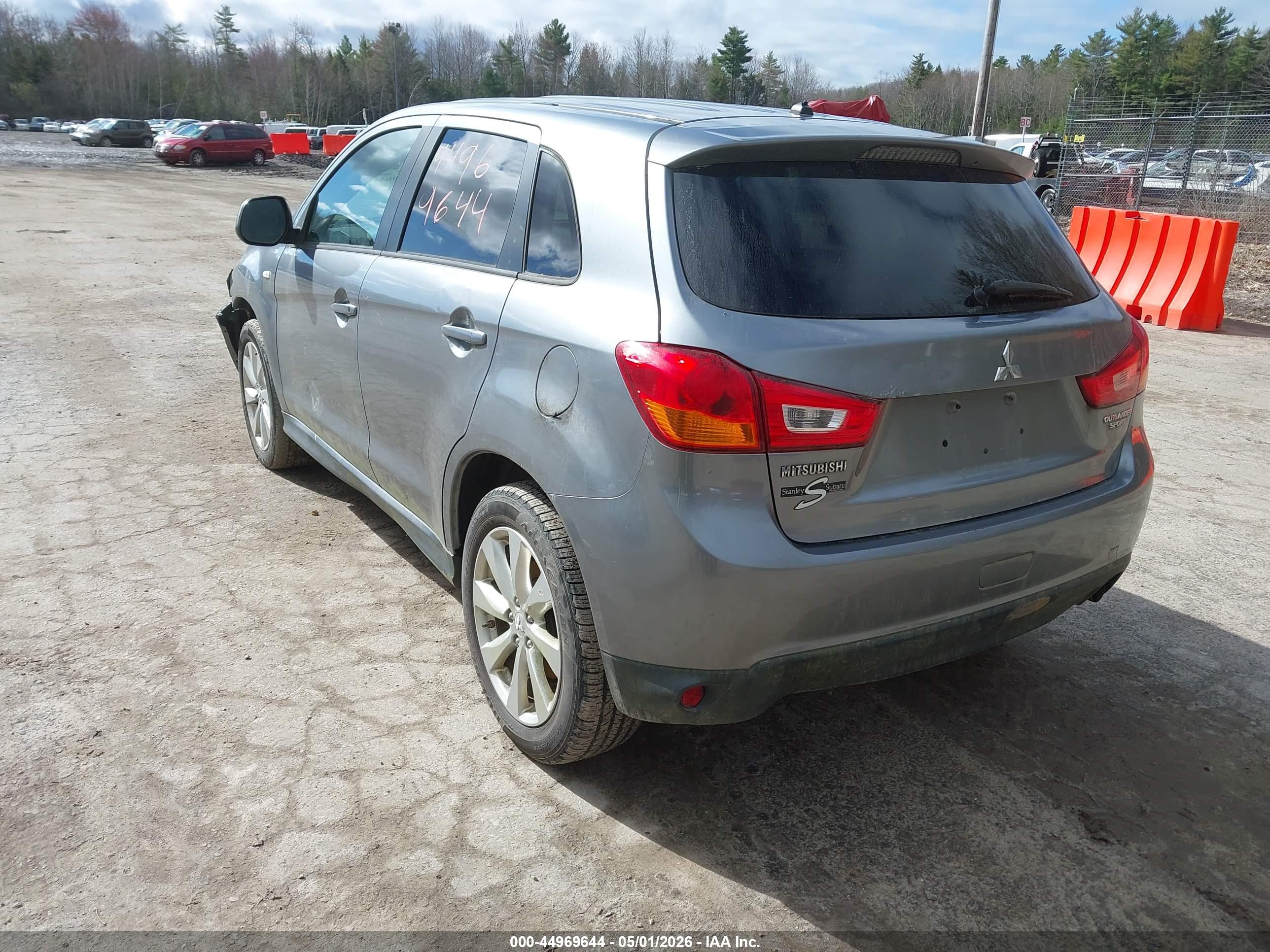 MITSUBISHI OUTLANDER image 3