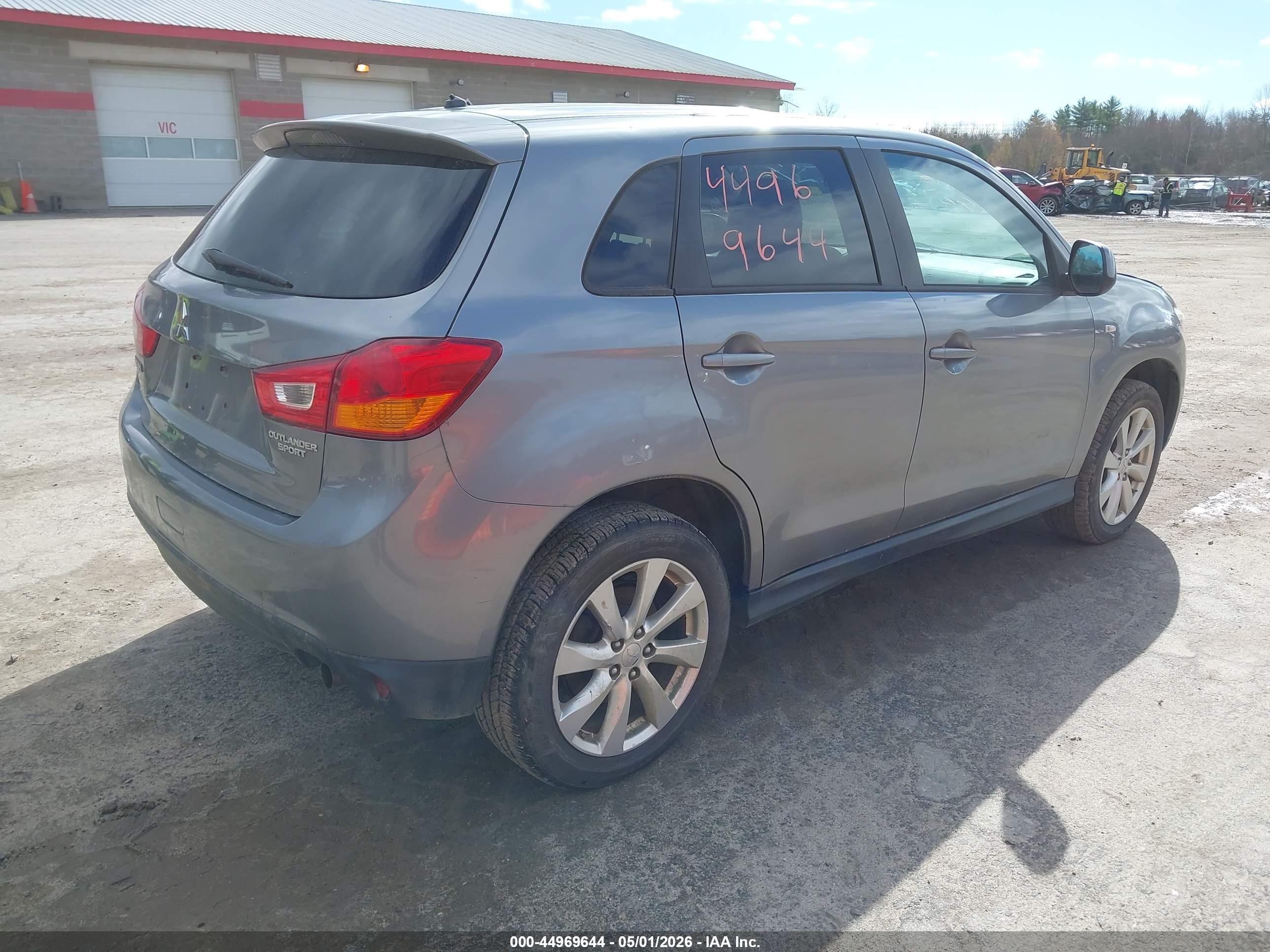MITSUBISHI OUTLANDER image 4