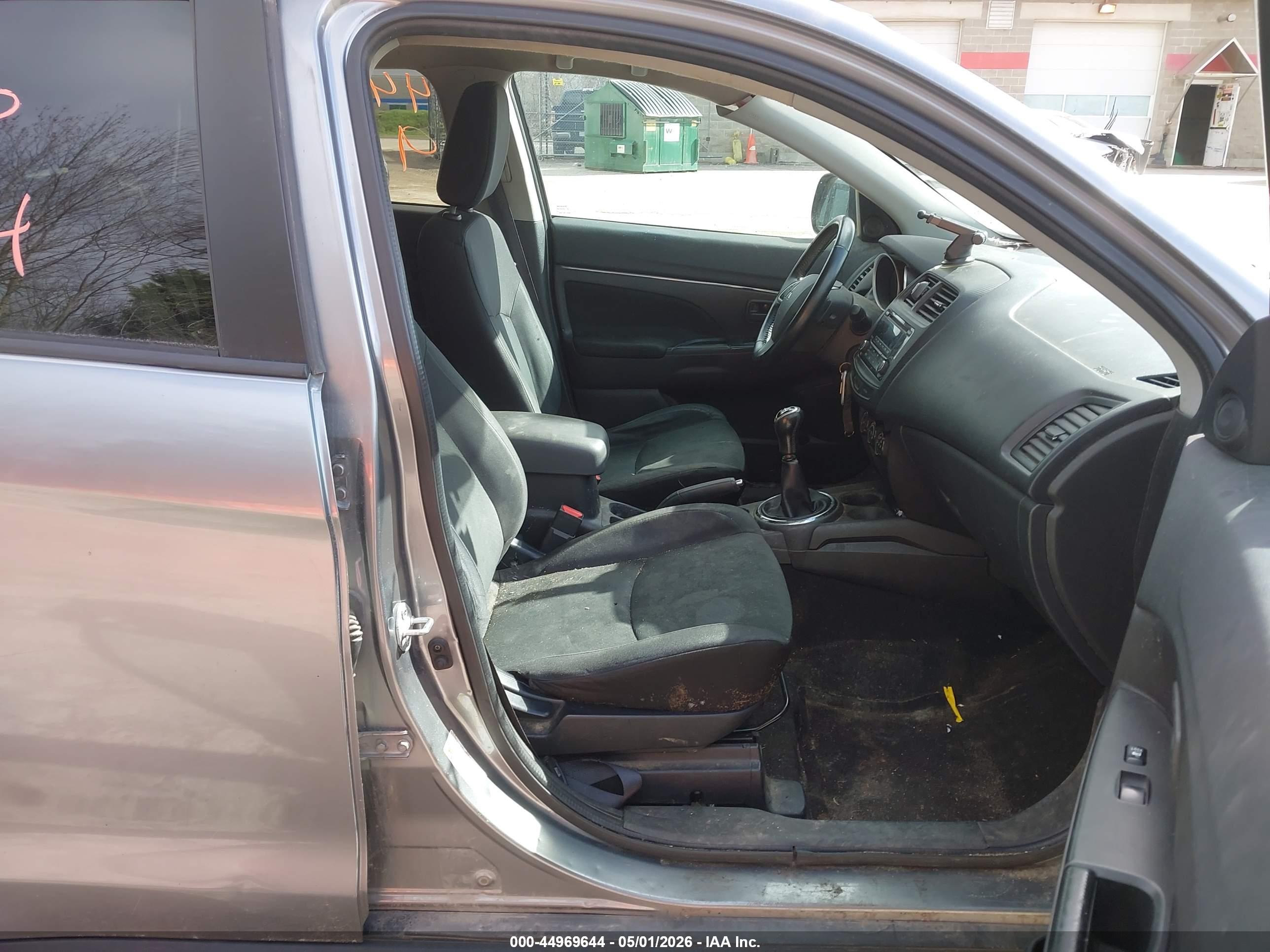 MITSUBISHI OUTLANDER image 5
