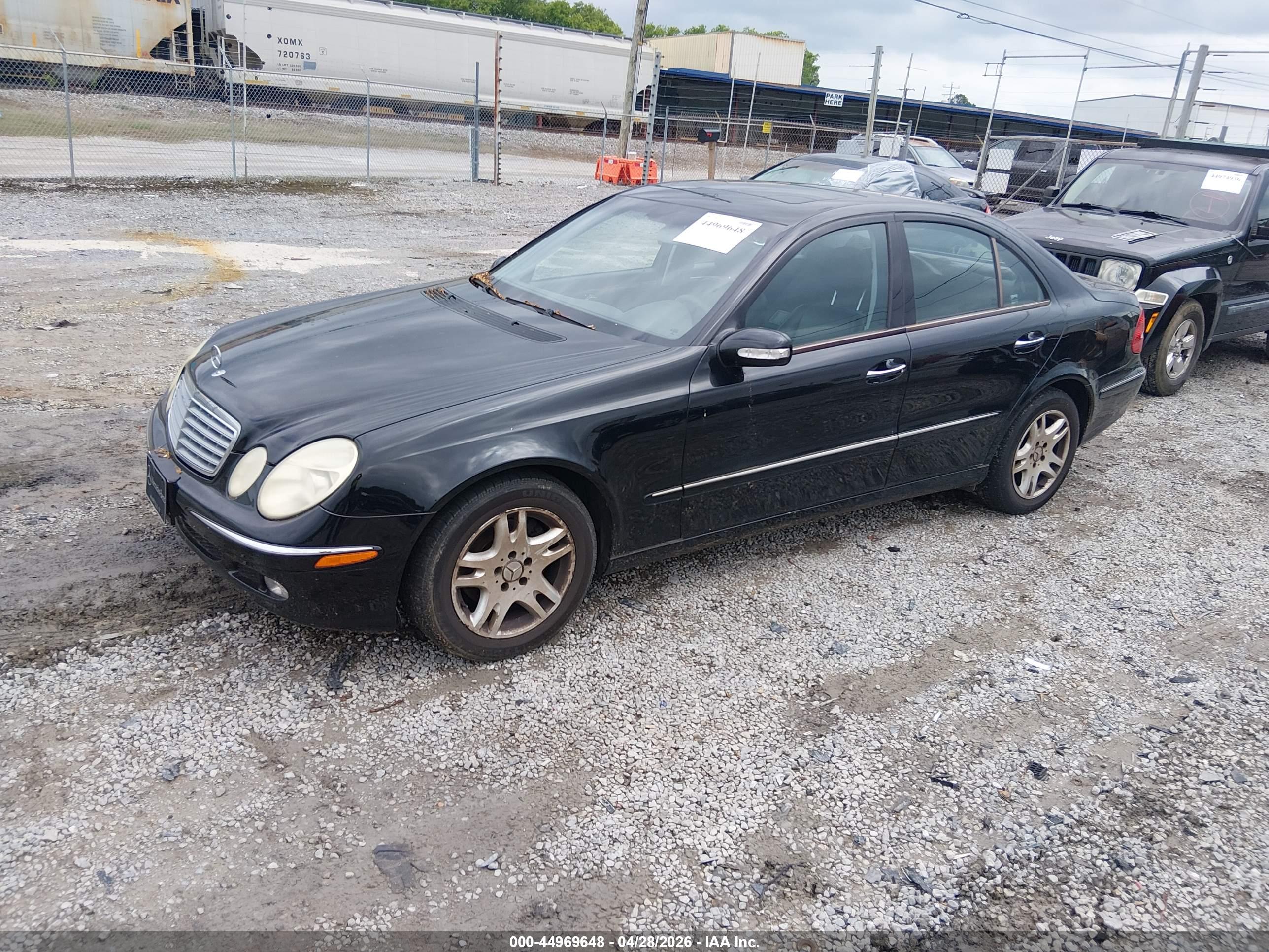 MERCEDES-BENZ E image 2